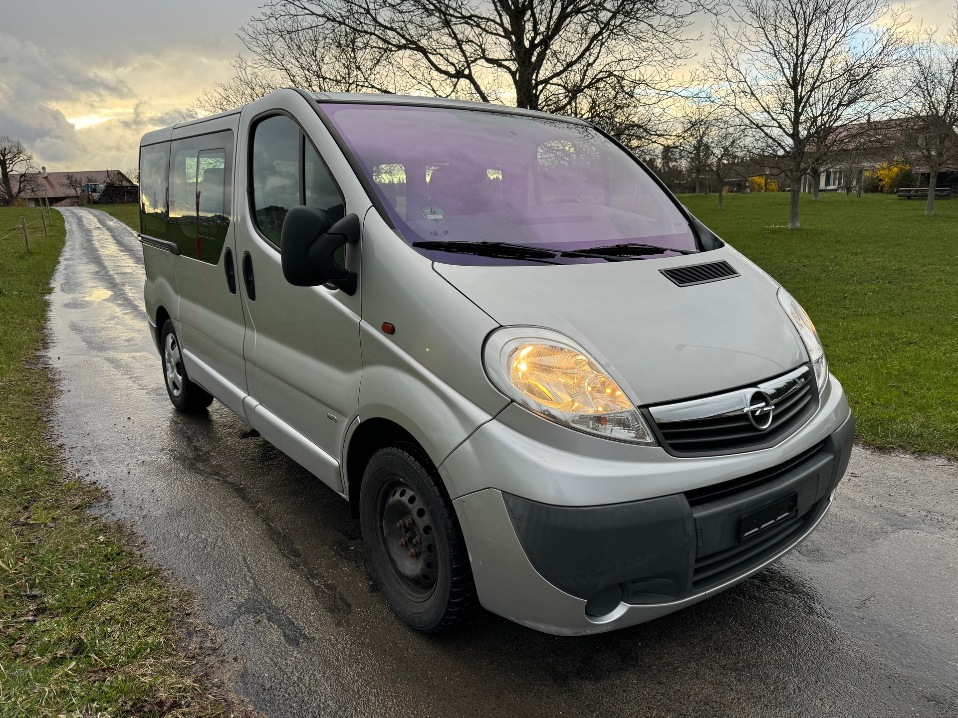 OPEL Vivaro Life 2.5CDTI 2.7t L1H1-image-2