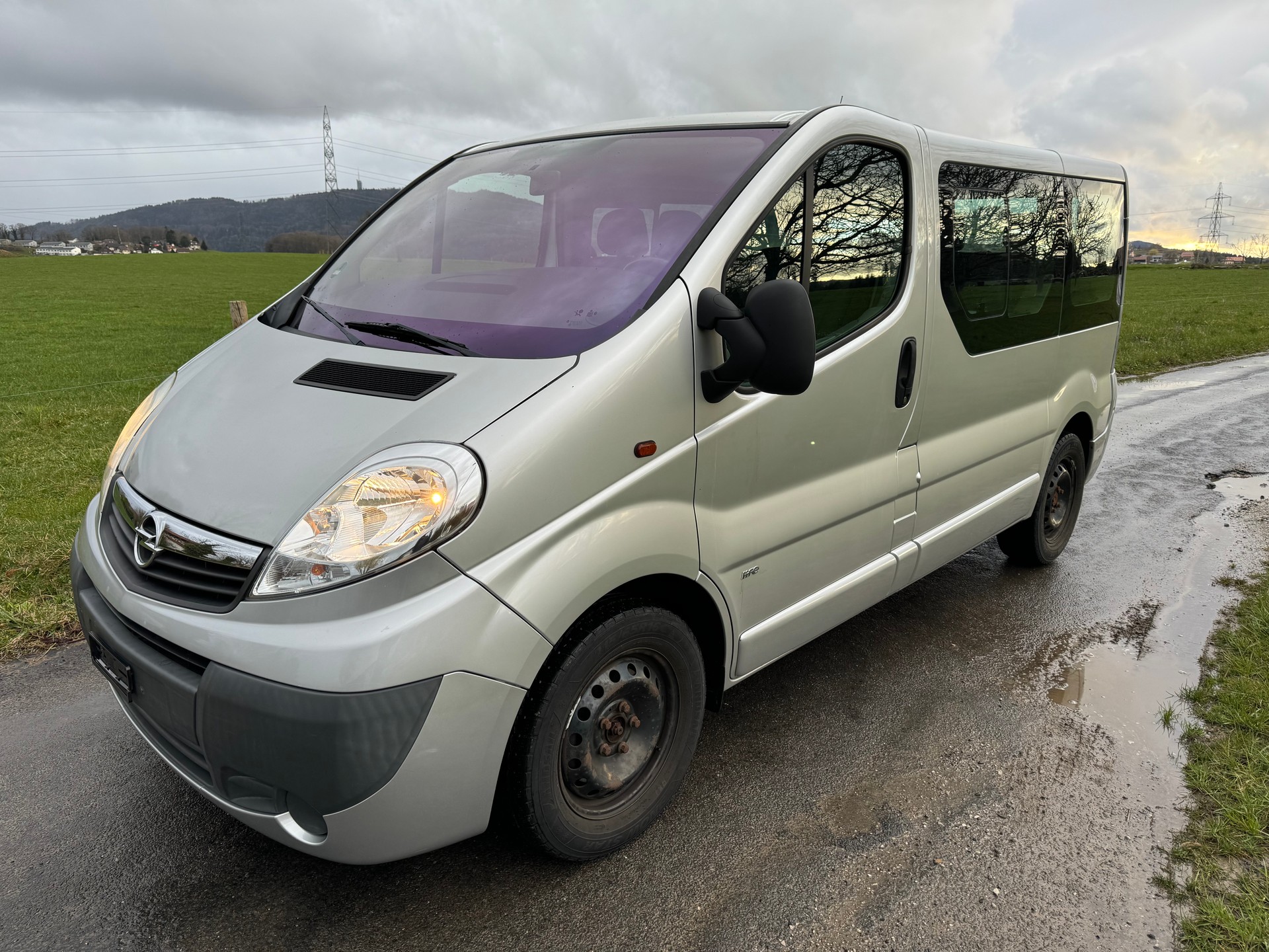 OPEL Vivaro Life 2.5CDTI 2.7t L1H1-image-0