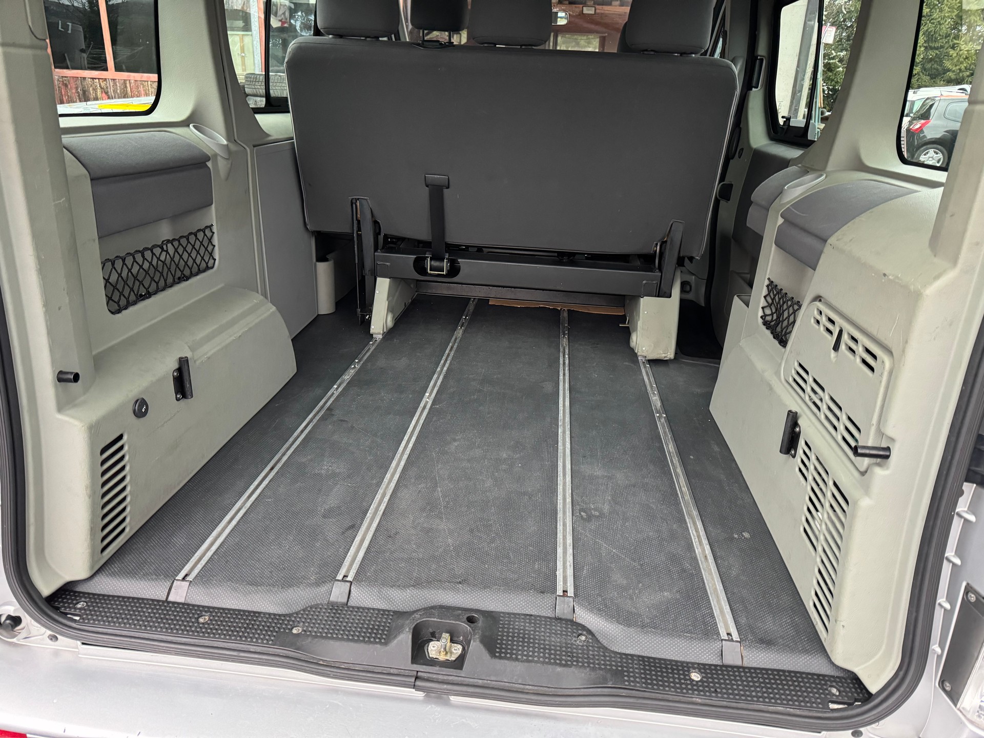 OPEL Vivaro Life 2.5CDTI 2.7t L1H1-image-13