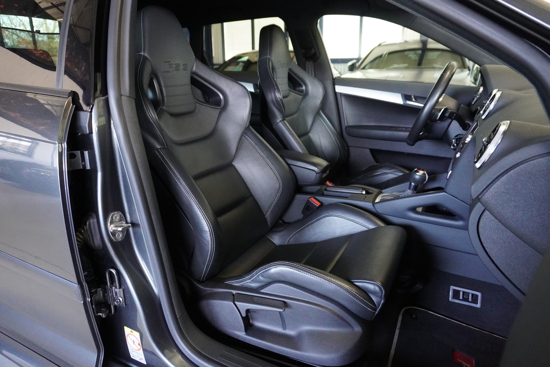AUDI RS3 Sportback 2.5 TFSI quattro S-tronic-image-10