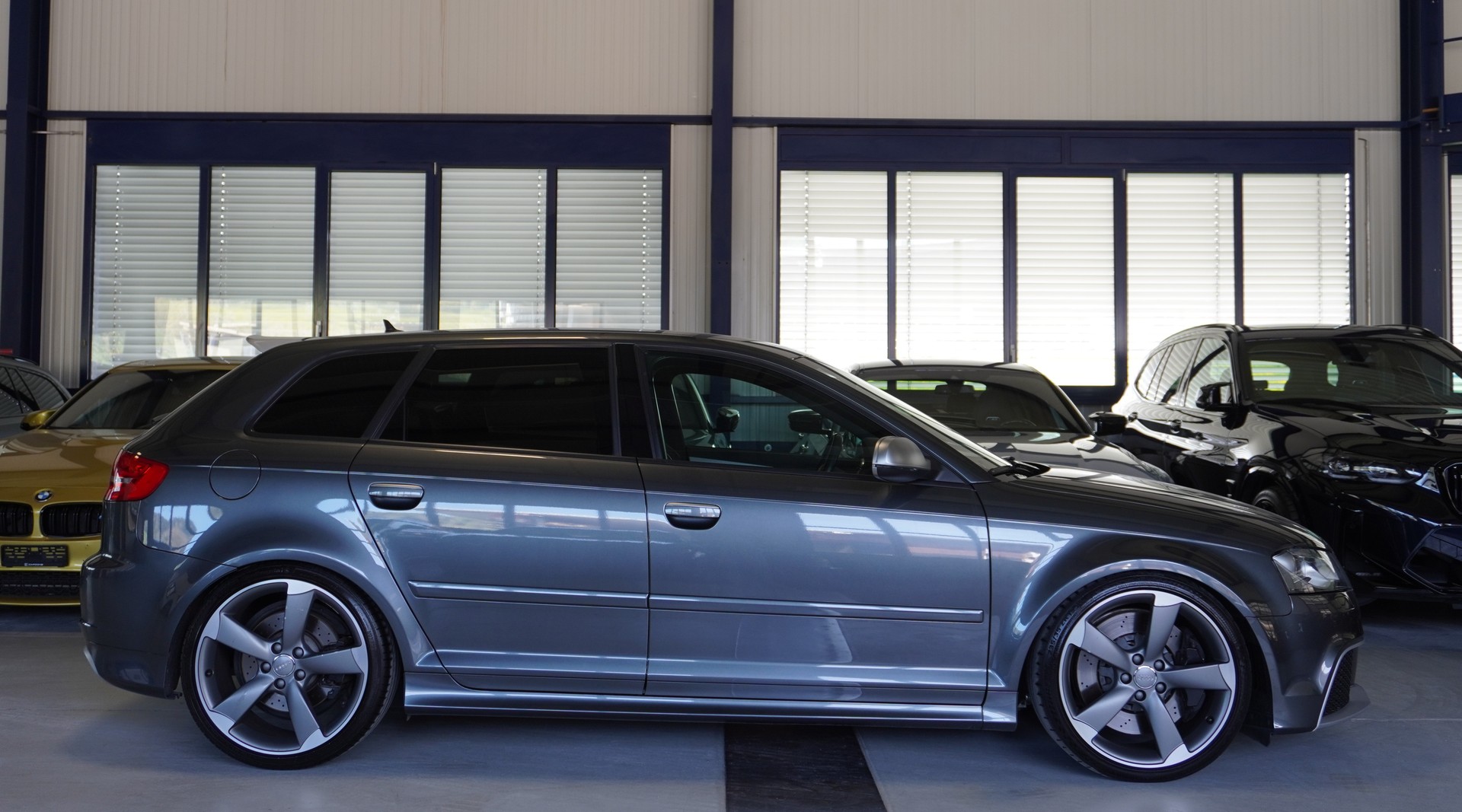 AUDI RS3 Sportback 2.5 TFSI quattro S-tronic-image-4