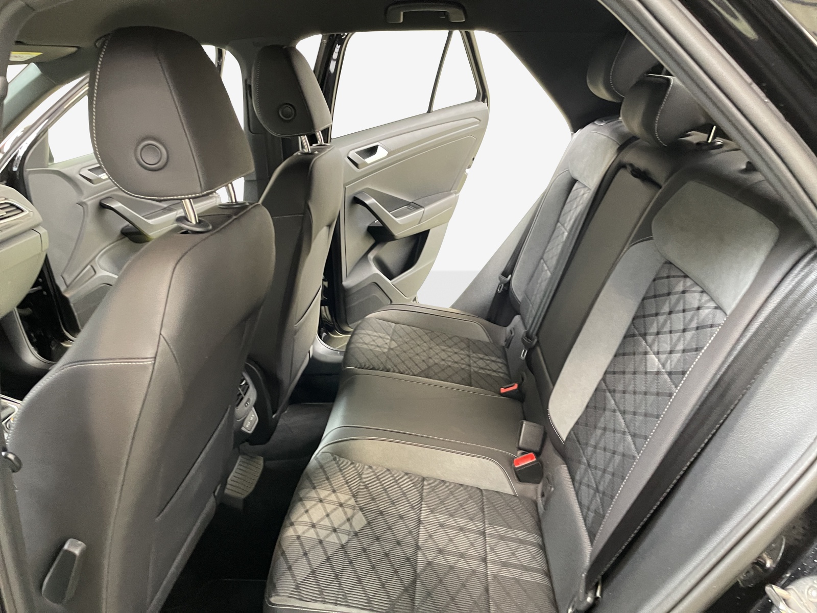 VW T-Roc 2.0 TSI R-Line DSG 4Motion-image-11
