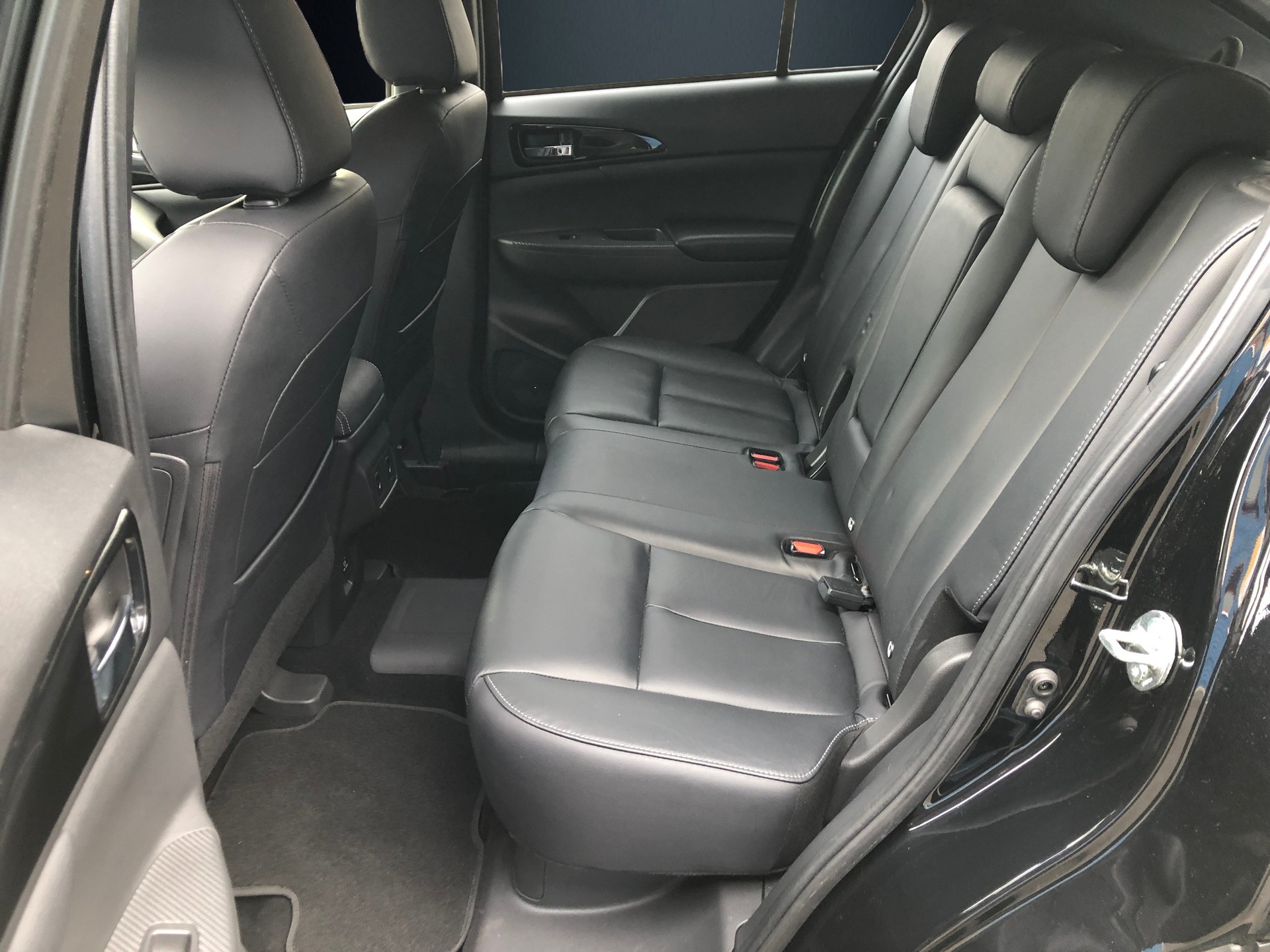 MITSUBISHI Eclipse Cross 2.4 PHEV Diamond 4WD-image-5