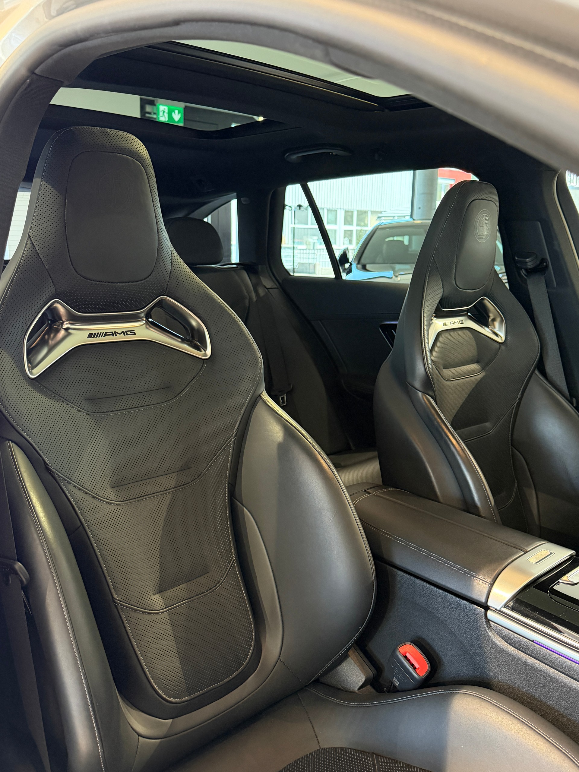 MERCEDES-BENZ C 43 T AMG 4Matic-image-12