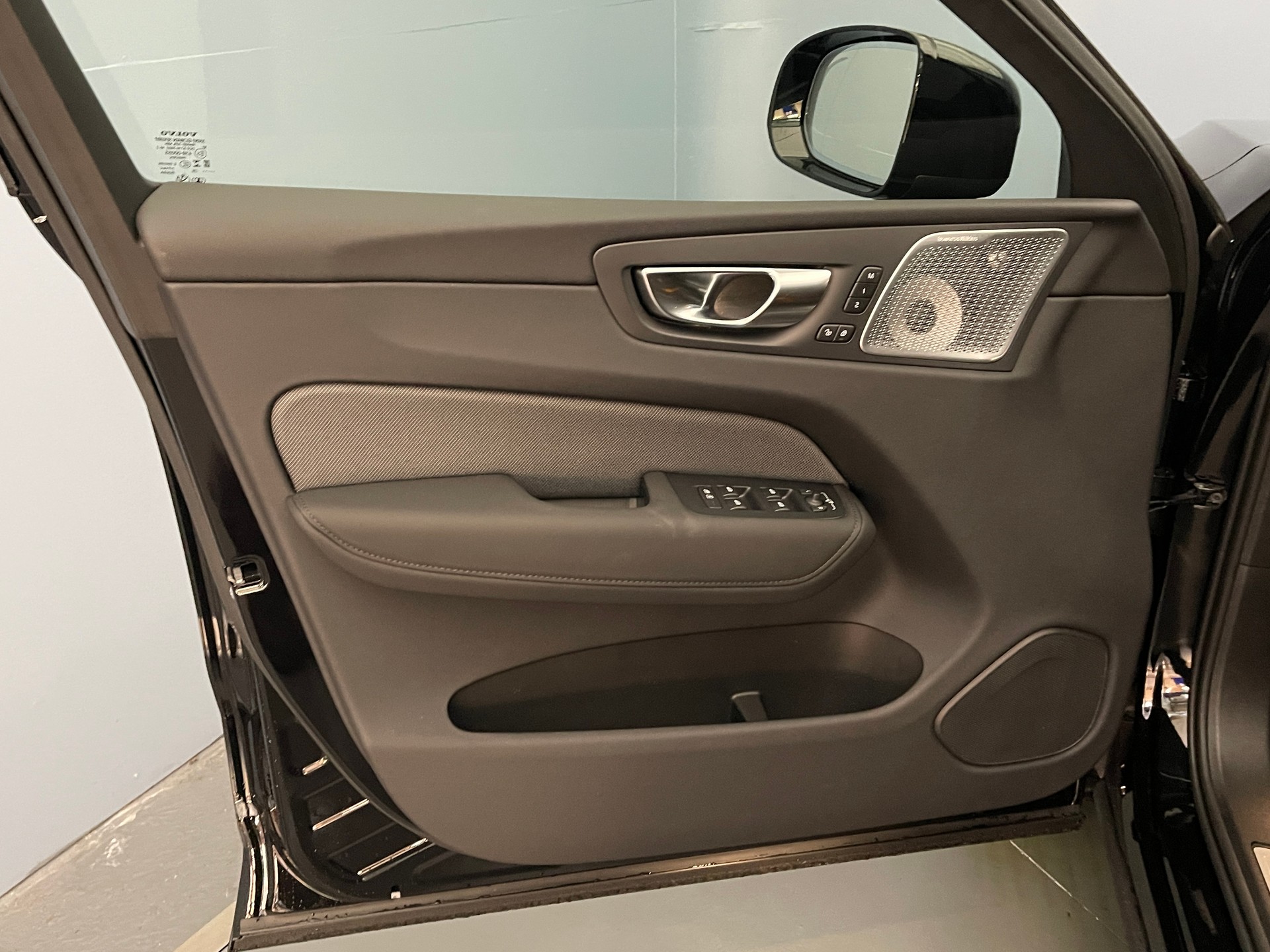 VOLVO XC60 2.0 T8 TE Polestar eAWD-image-9