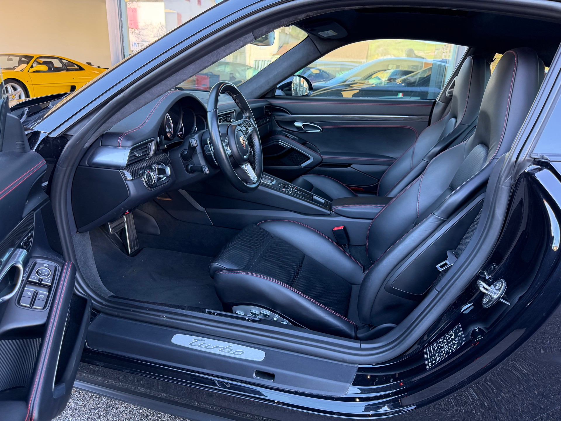 PORSCHE 911 Coupé 3.8 Turbo PDK-image-8