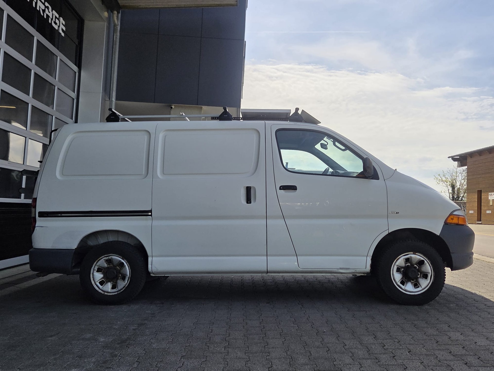 TOYOTA D-4D 4WD-image-2
