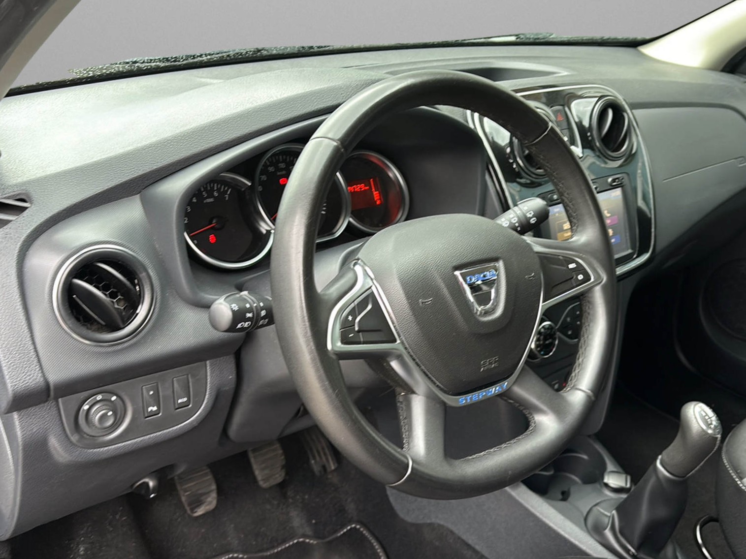 DACIA Sandero TCe 90 Stepway Unlimited-image-12