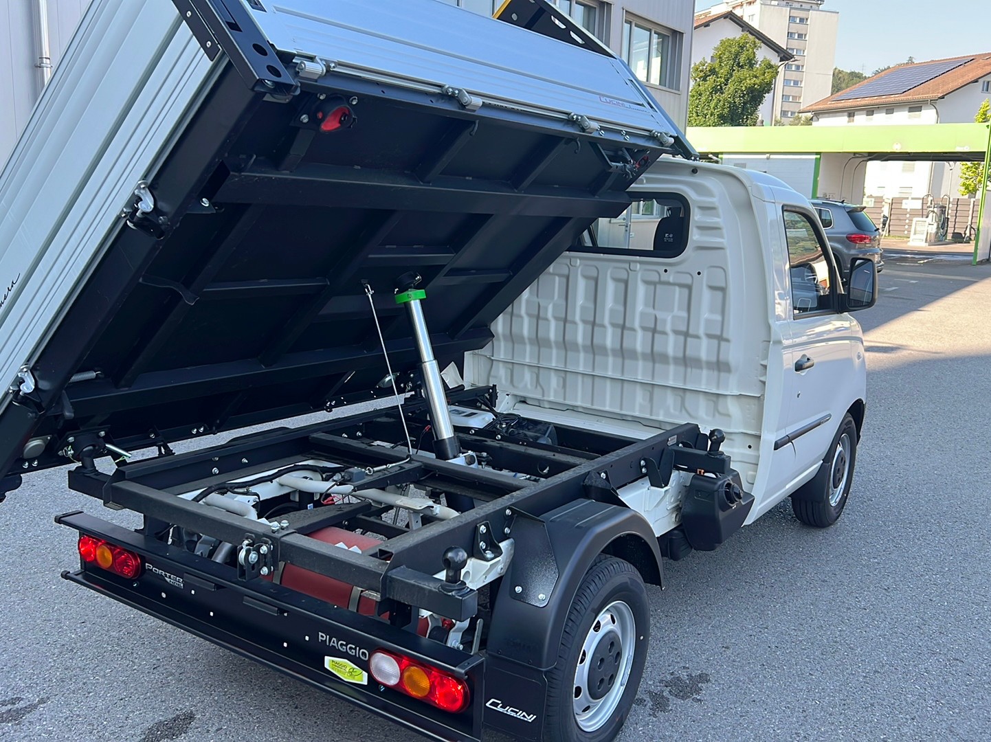 PIAGGIO Porter Kipper 1.5 CNG Pro Short Range-image-18