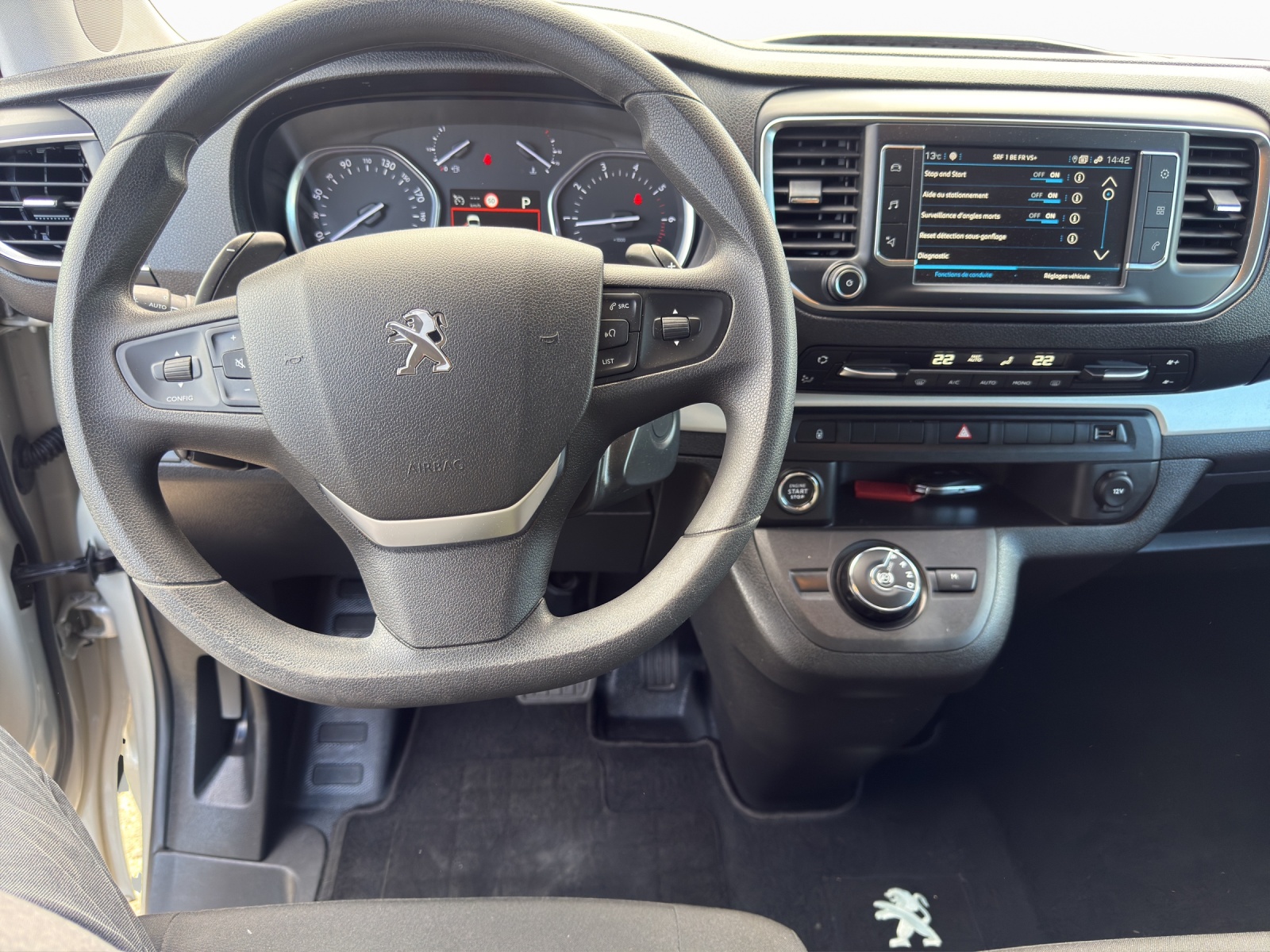 PEUGEOT Traveller 2.0 BlueHDi Business Standard EAT-image-12