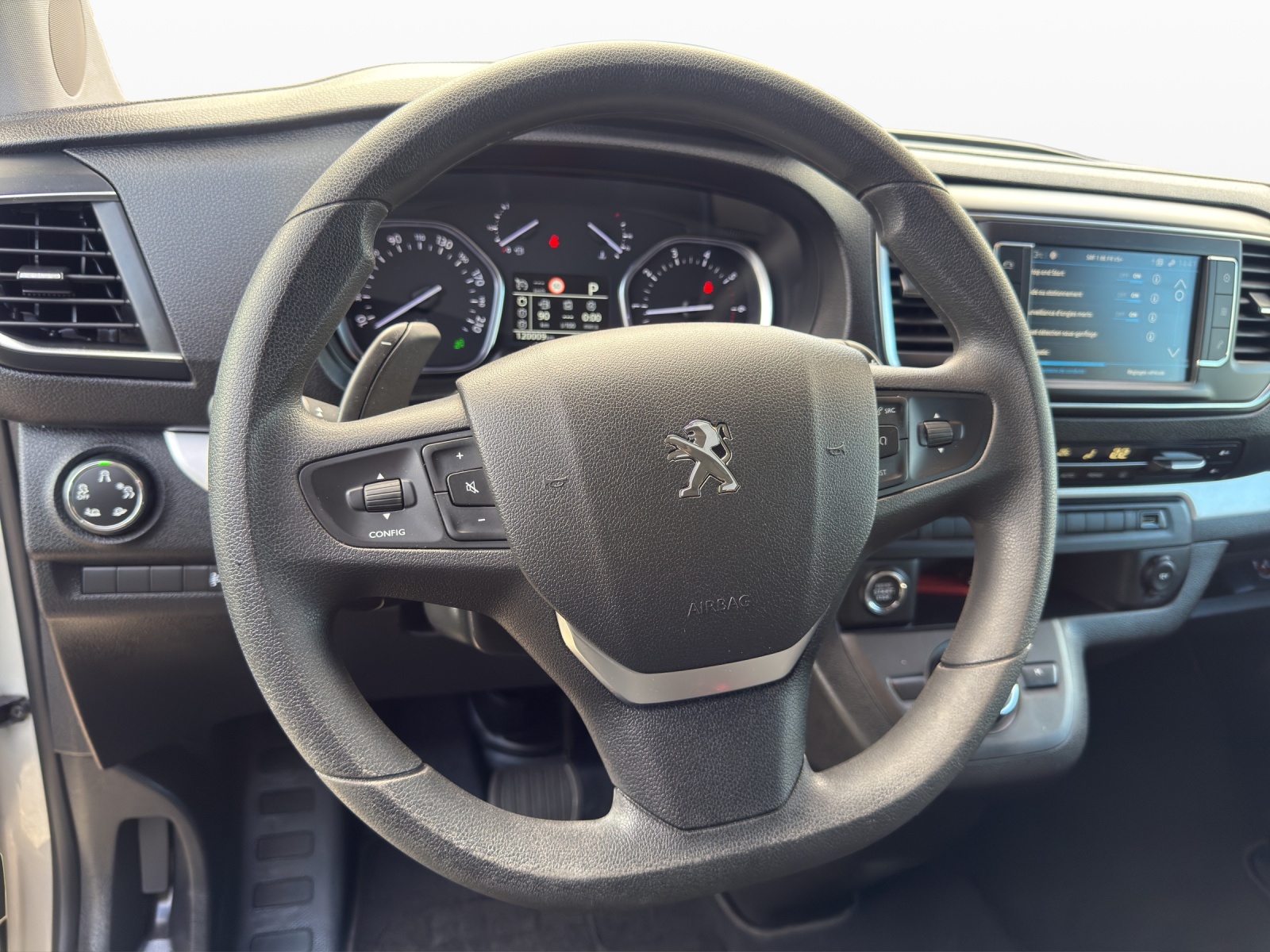 PEUGEOT Traveller 2.0 BlueHDi Business Standard EAT-image-10