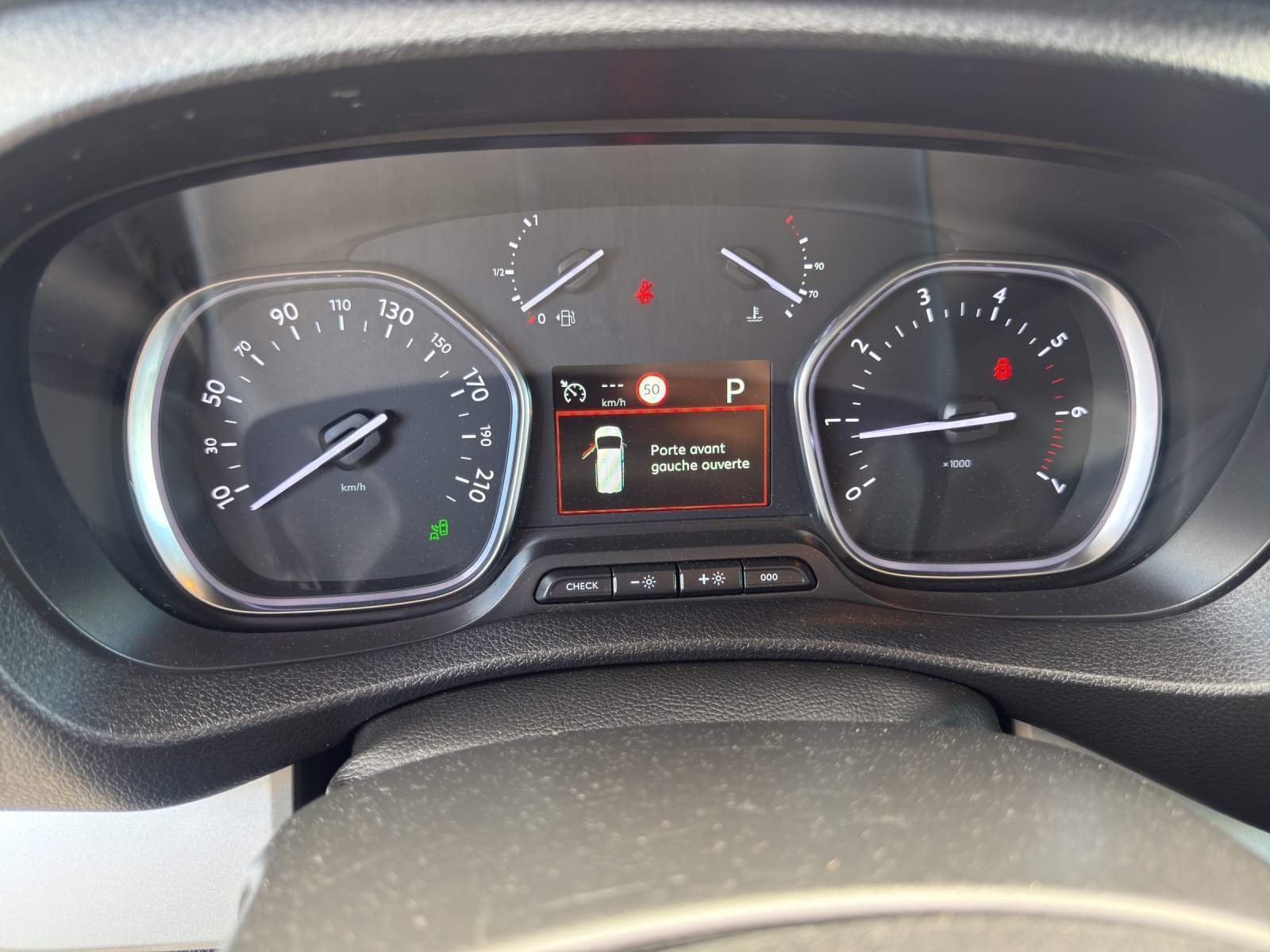 PEUGEOT Traveller 2.0 BlueHDi Business Standard EAT-image-21