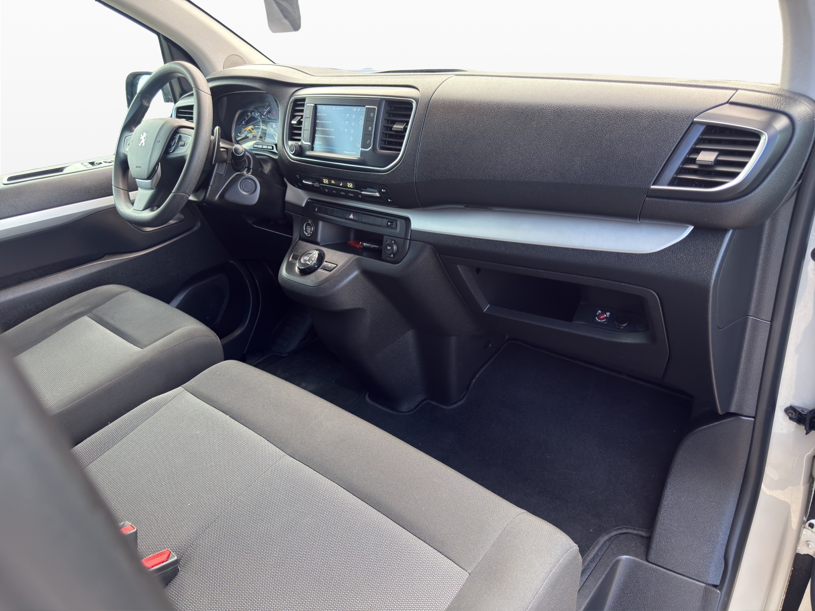 PEUGEOT Traveller 2.0 BlueHDi Business Standard EAT-image-15