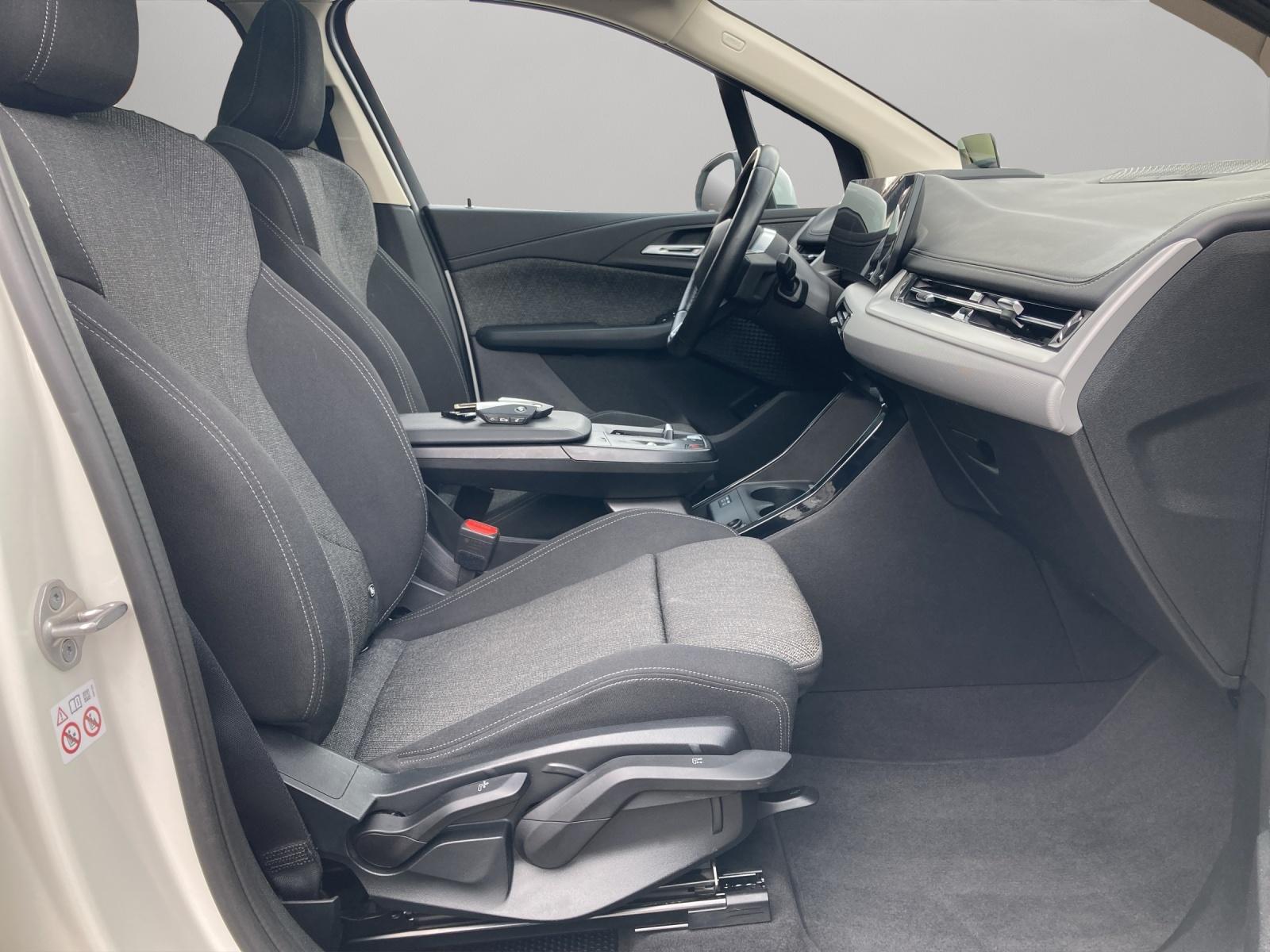 BMW 223d xDrive Active Tourer-image-12