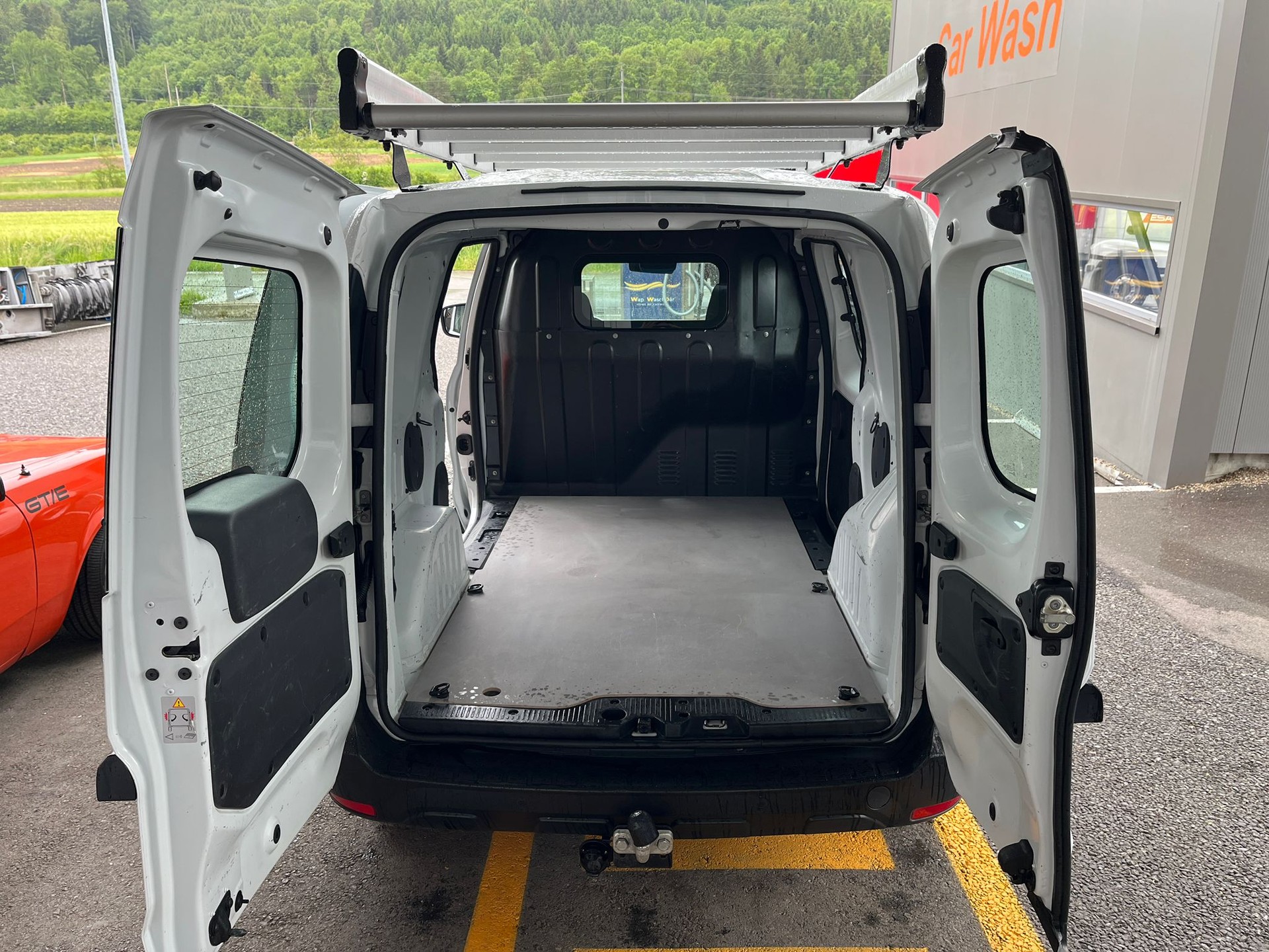 RENAULT EXPRESS 1.3T- 100 PF "EXTRA" MIT KLIMA + NAVI + GROSSER DACHTRÄGER + RUND UM FENSTER + AHK 1200 KG + NEUWERTIG + CH AUTO.-image-10