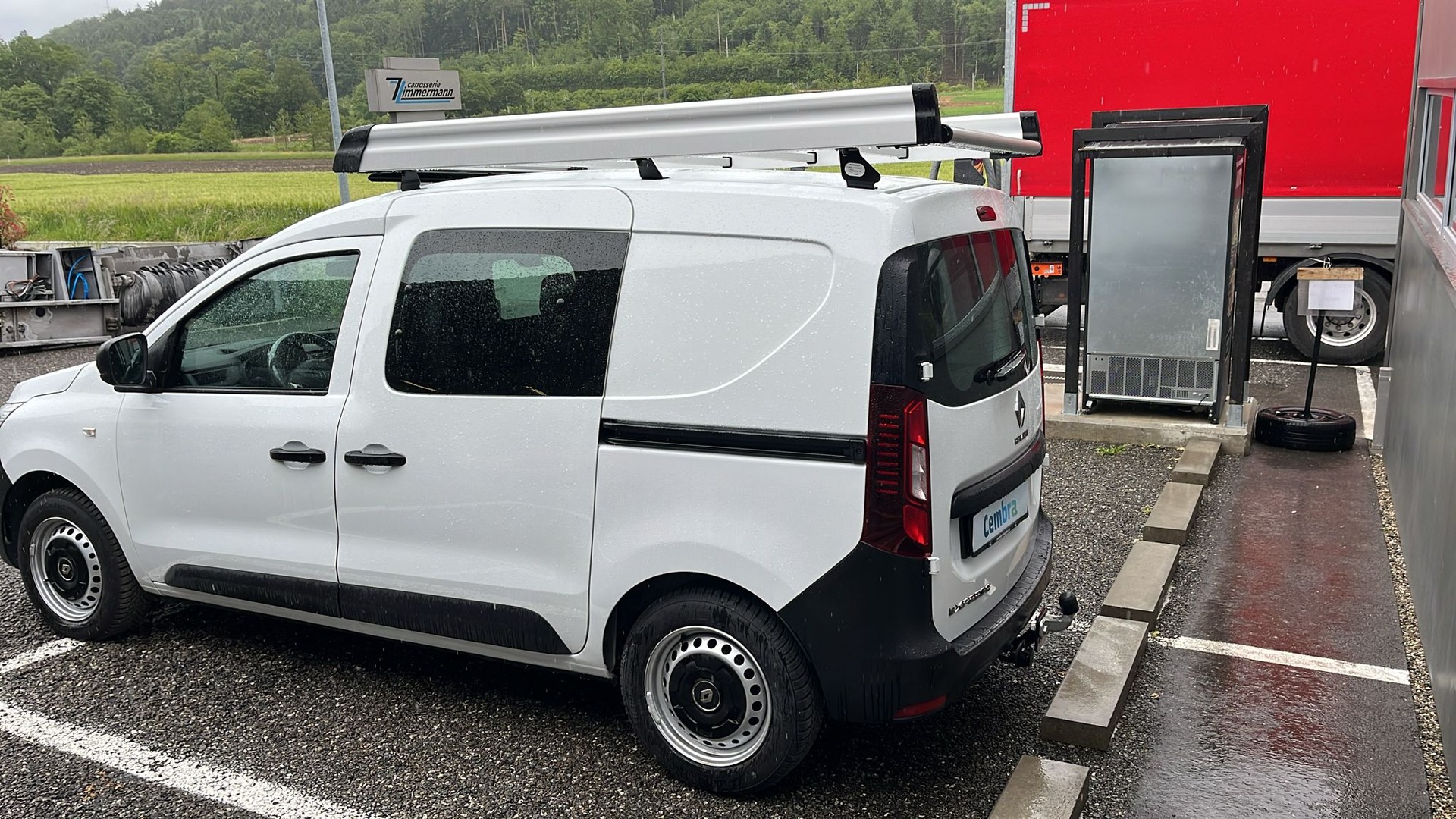 RENAULT EXPRESS 1.3T- 100 PF "EXTRA" MIT KLIMA + NAVI + GROSSER DACHTRÄGER + RUND UM FENSTER + AHK 1200 KG + NEUWERTIG + CH AUTO.-image-26