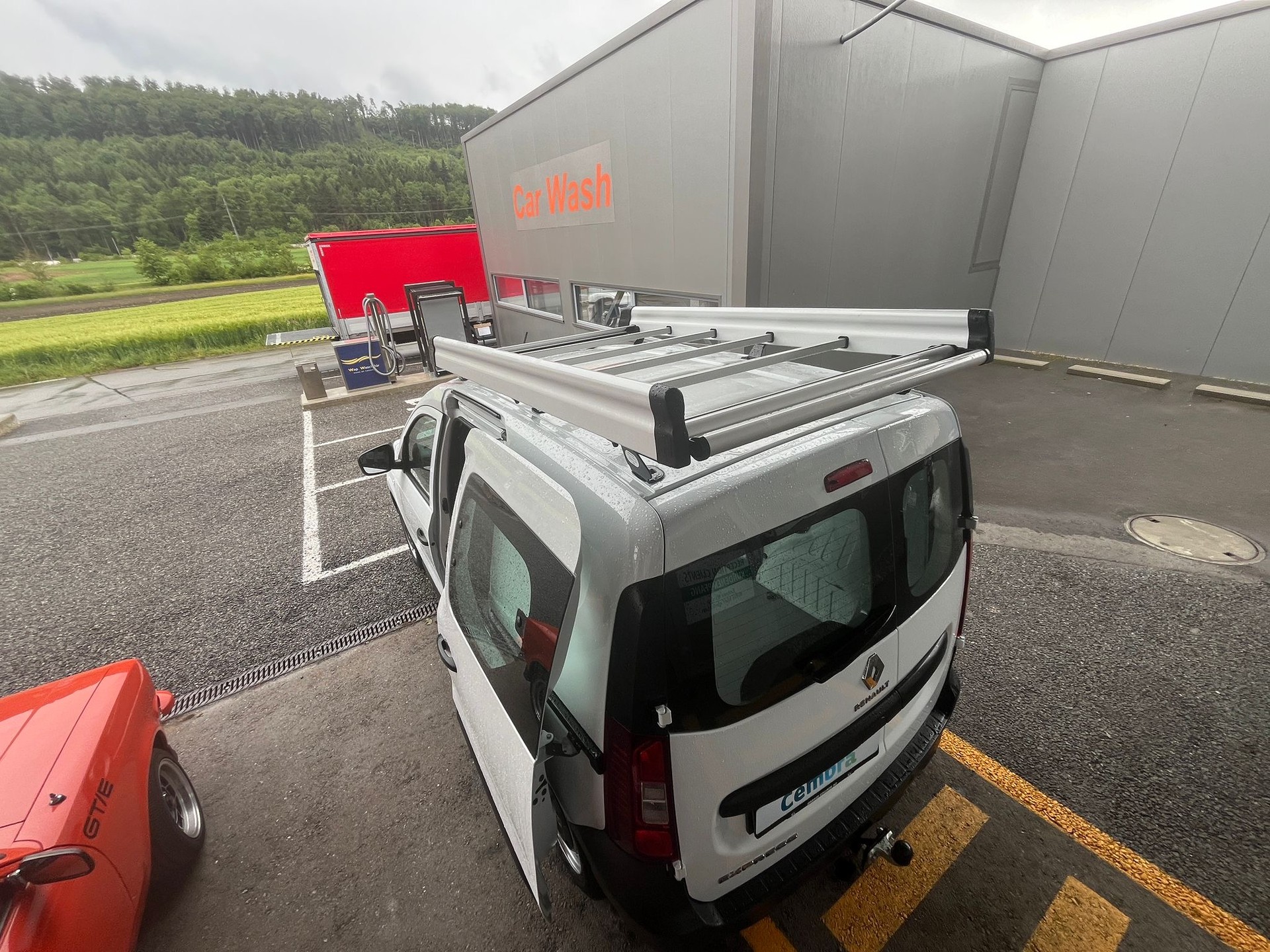 RENAULT EXPRESS 1.3T- 100 PF "EXTRA" MIT KLIMA + NAVI + GROSSER DACHTRÄGER + RUND UM FENSTER + AHK 1200 KG + NEUWERTIG + CH AUTO.-image-15