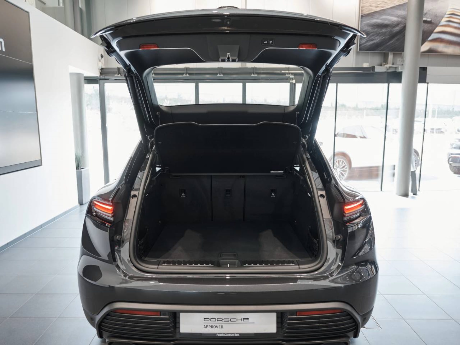 PORSCHE Macan 4-image-6