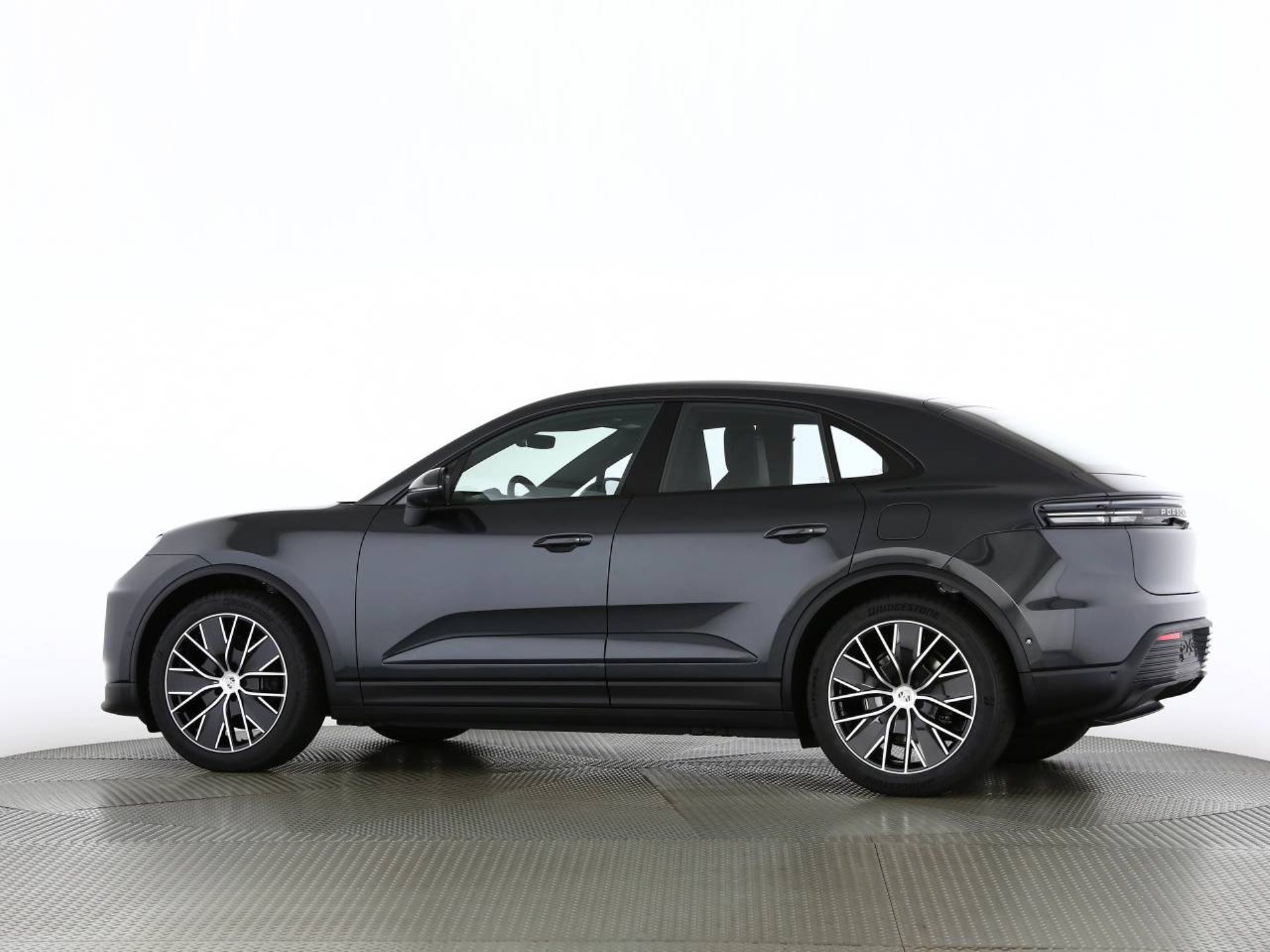 PORSCHE Macan 4-image-7