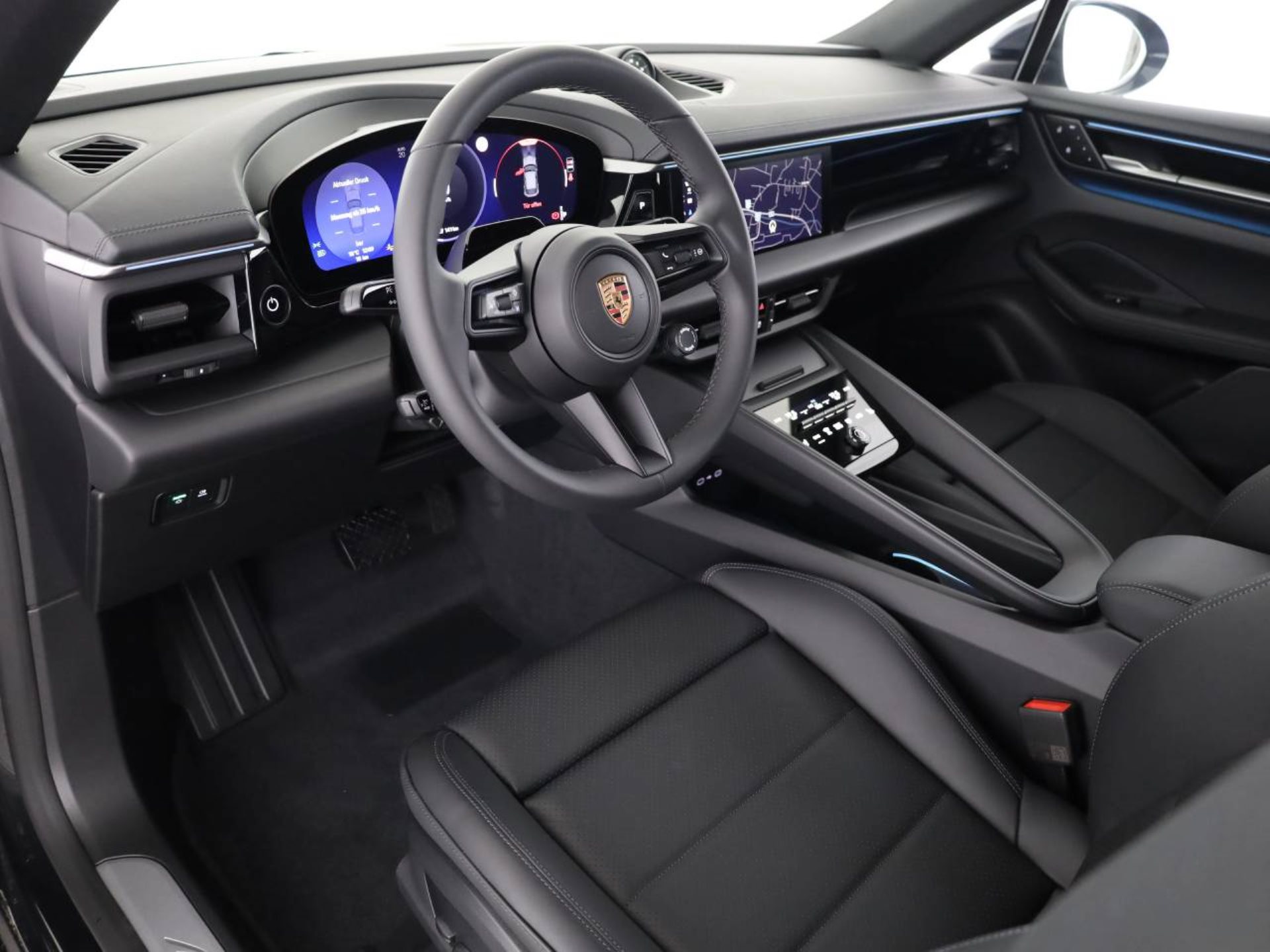 PORSCHE Macan 4-showroom-element-3