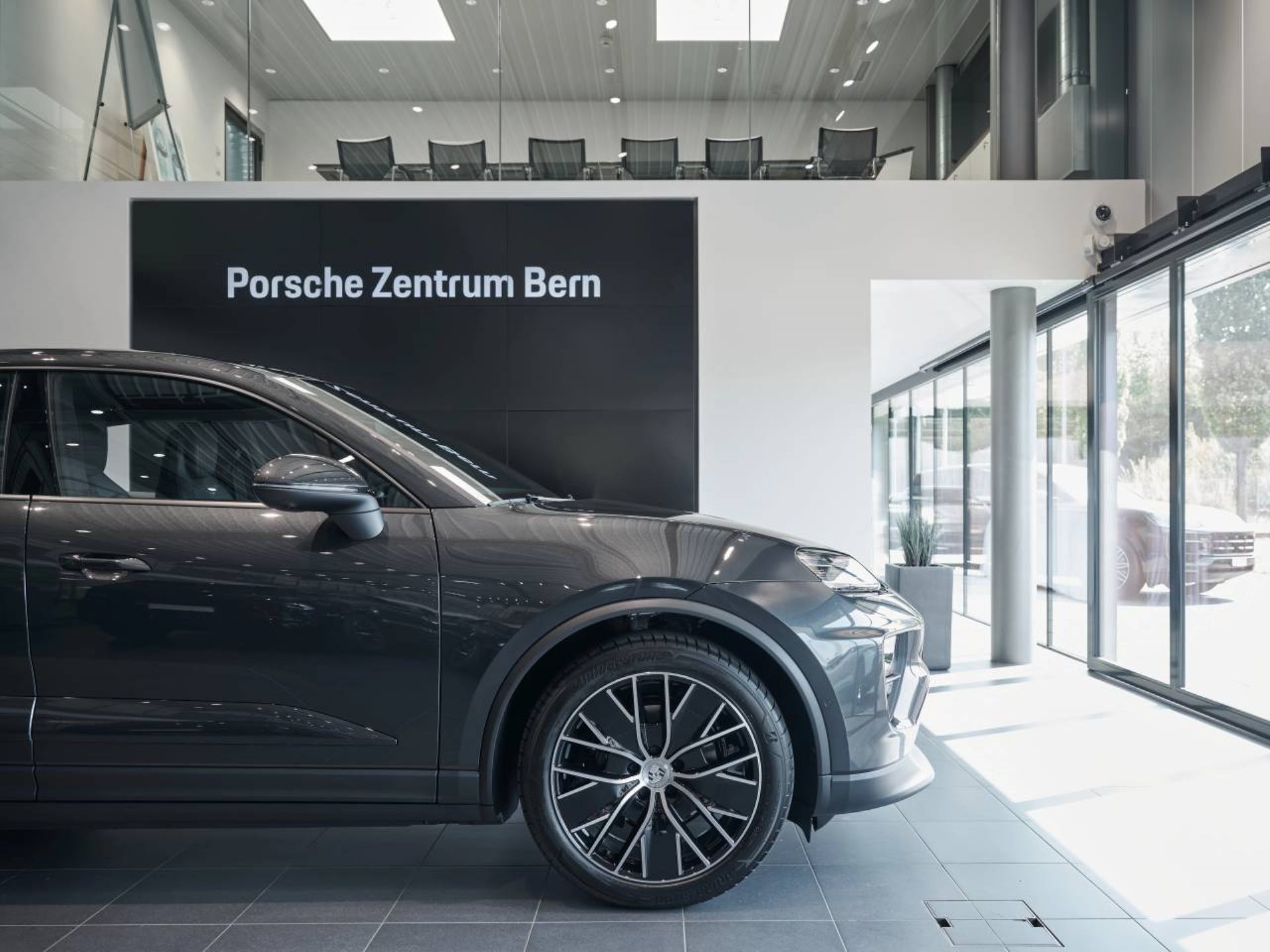 PORSCHE Macan 4-image-12