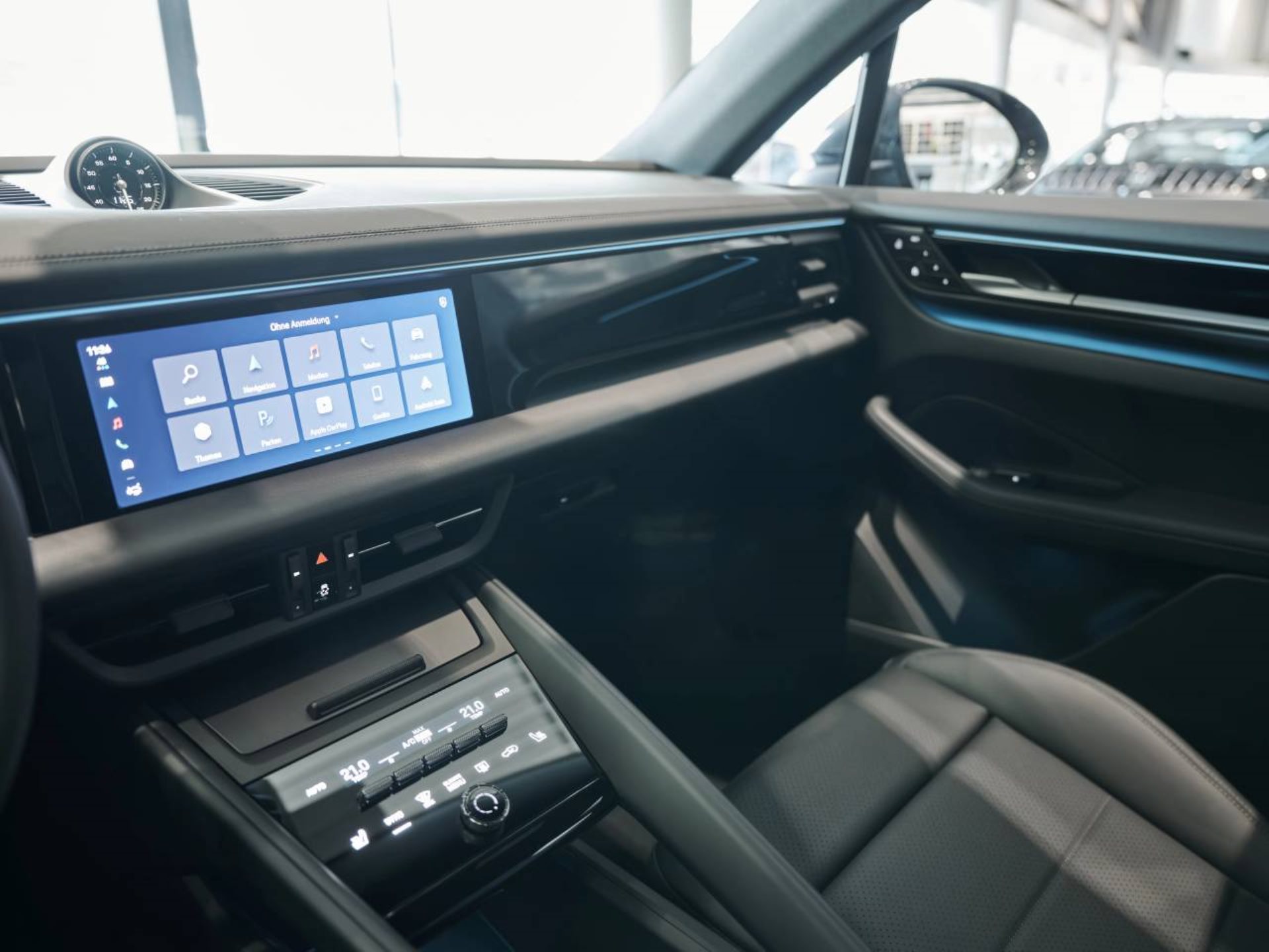 PORSCHE Macan 4-image-17