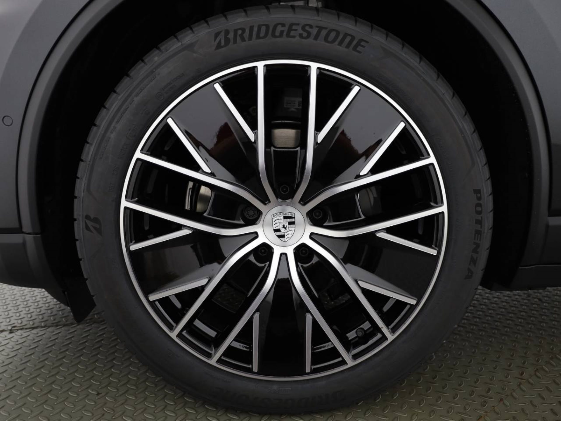 PORSCHE Macan 4-image-27