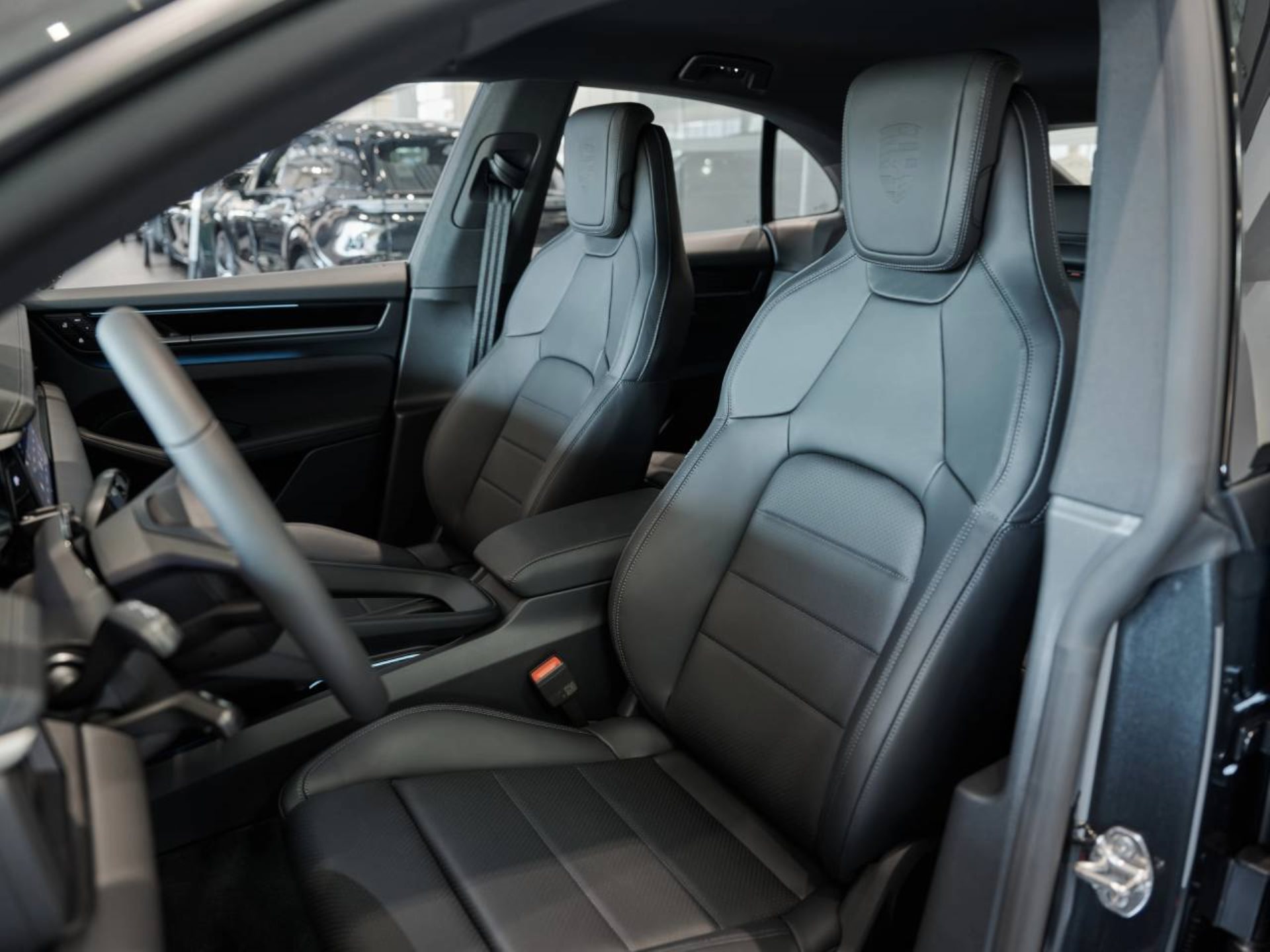 PORSCHE Macan 4-image-4