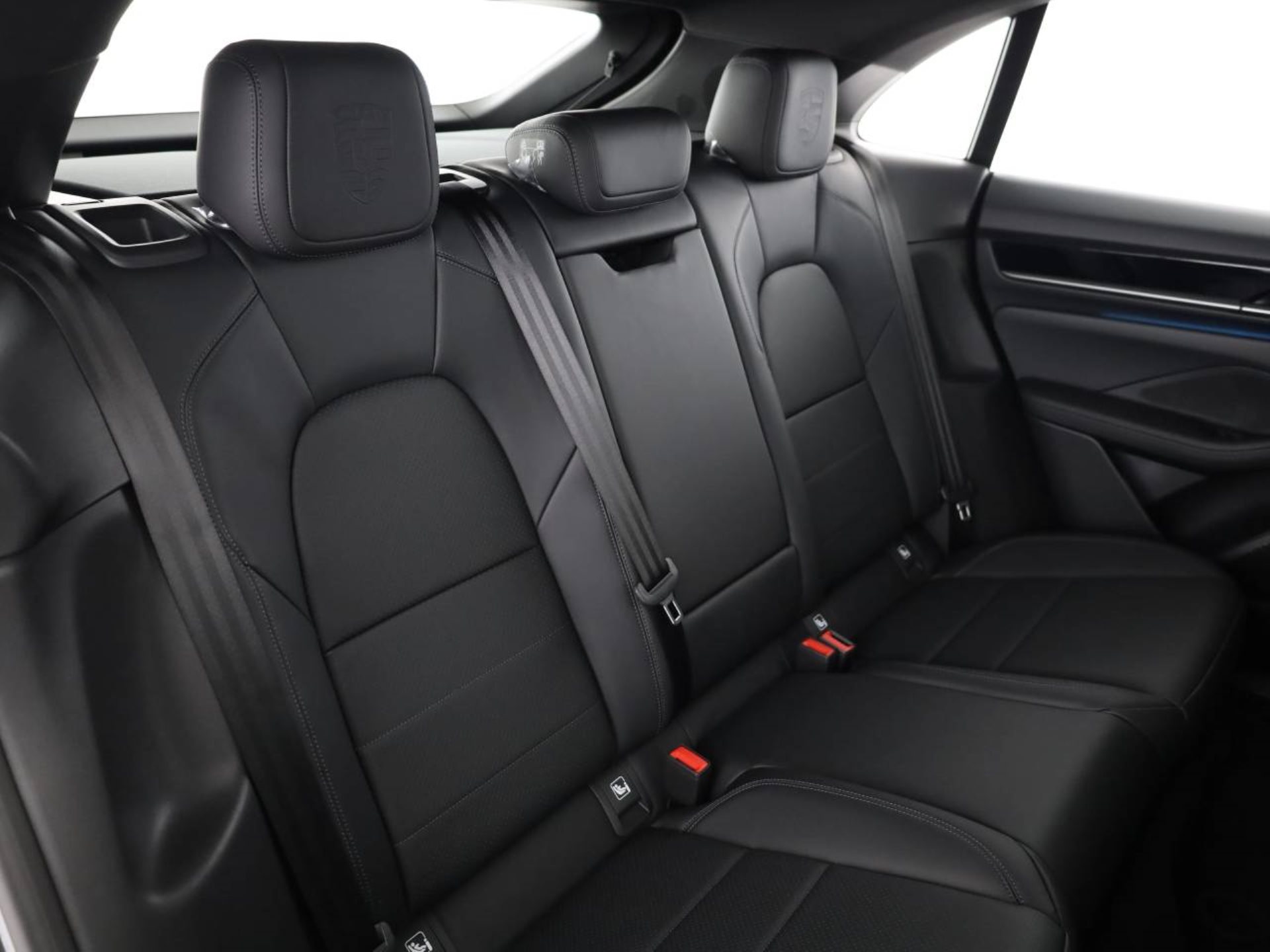 PORSCHE Macan 4-image-21