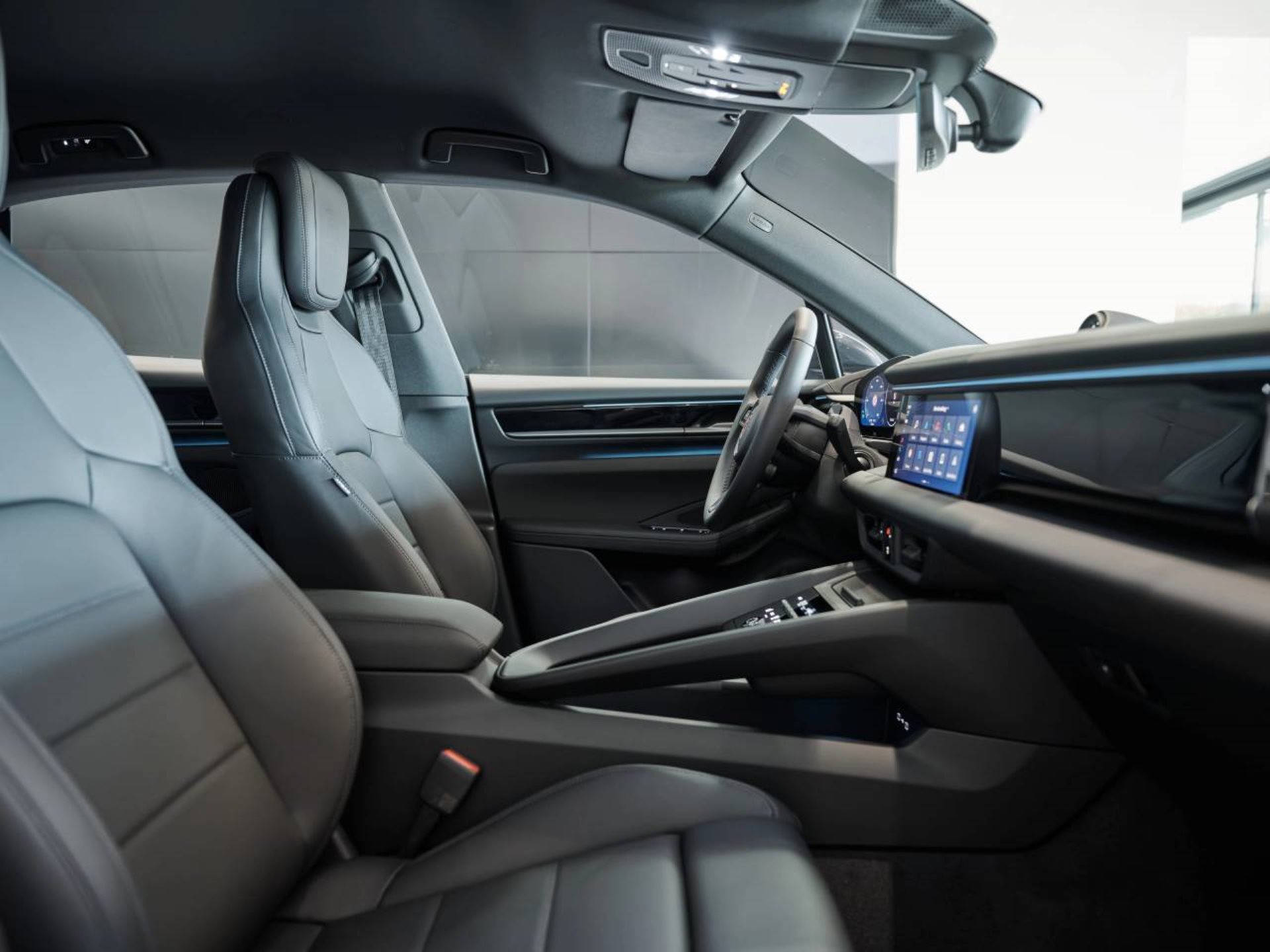 PORSCHE Macan 4-image-18
