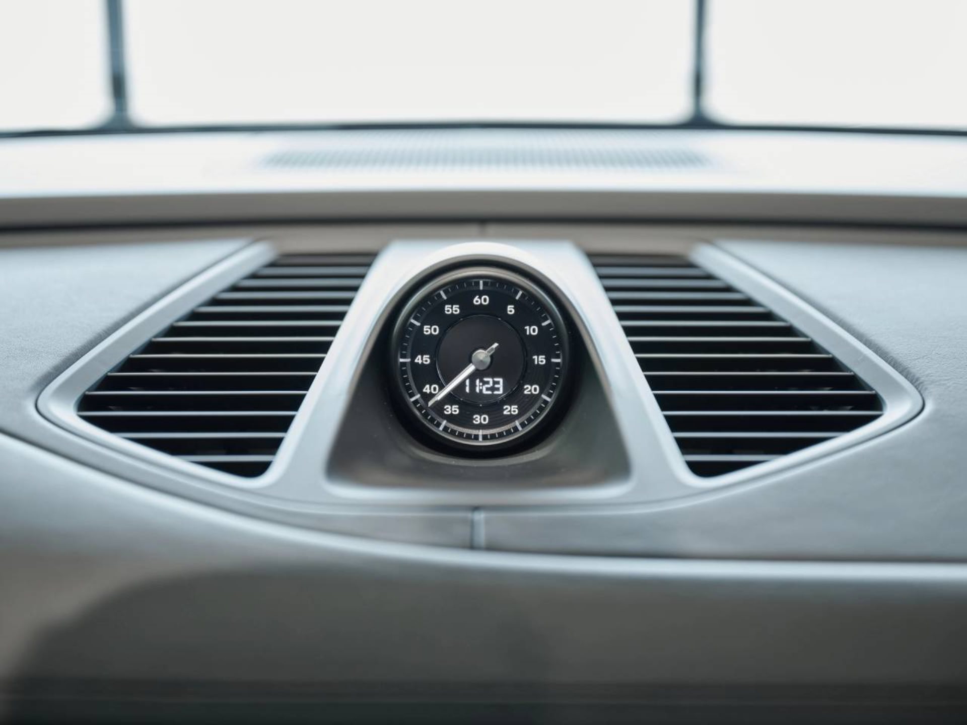 PORSCHE Macan 4-image-29