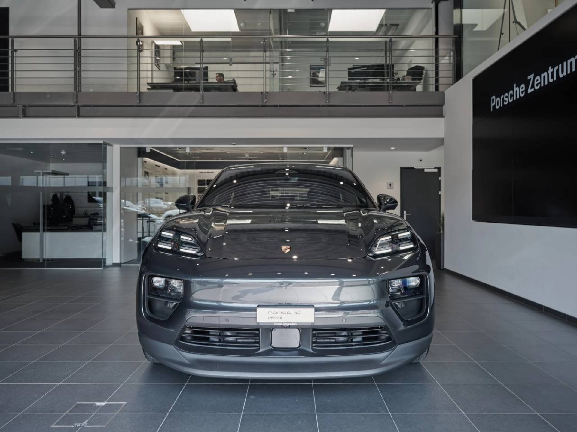 PORSCHE Macan 4-image-9