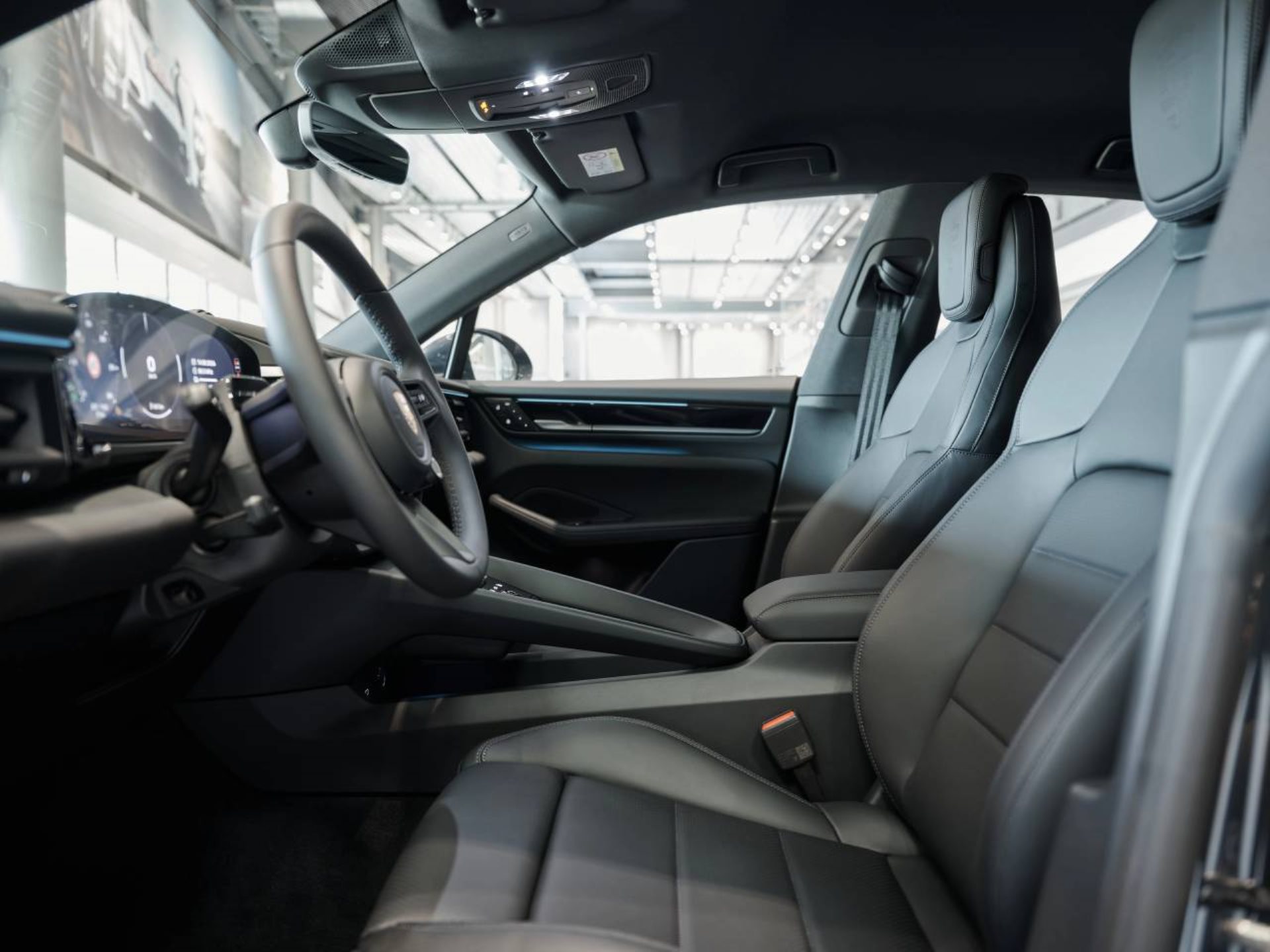 PORSCHE Macan 4-image-3