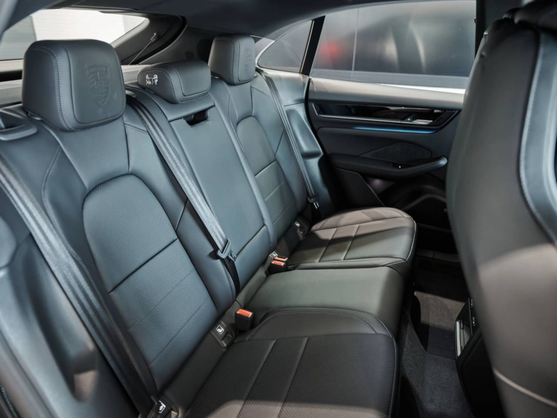 PORSCHE Macan 4-image-19