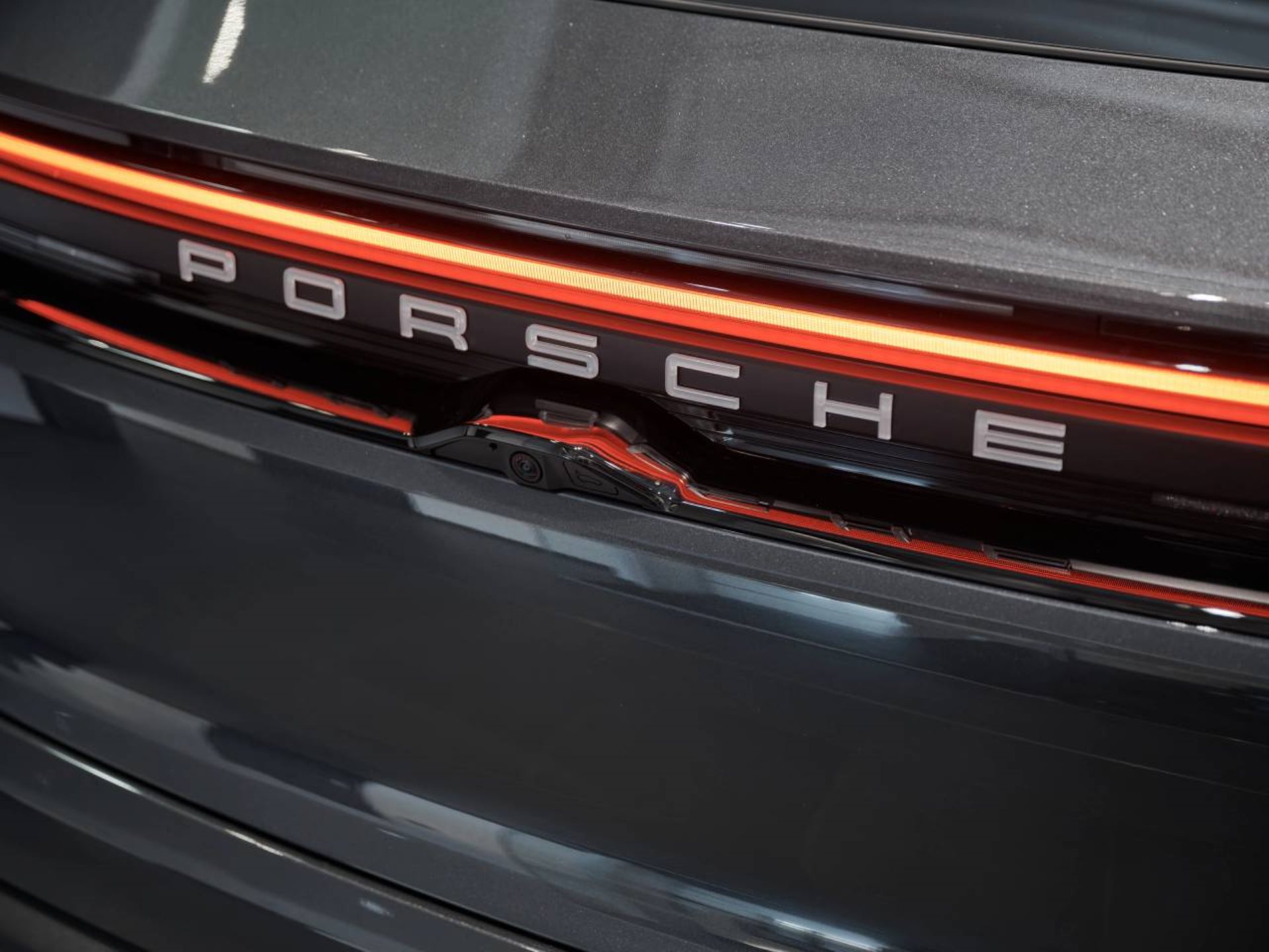 PORSCHE Macan 4-image-28