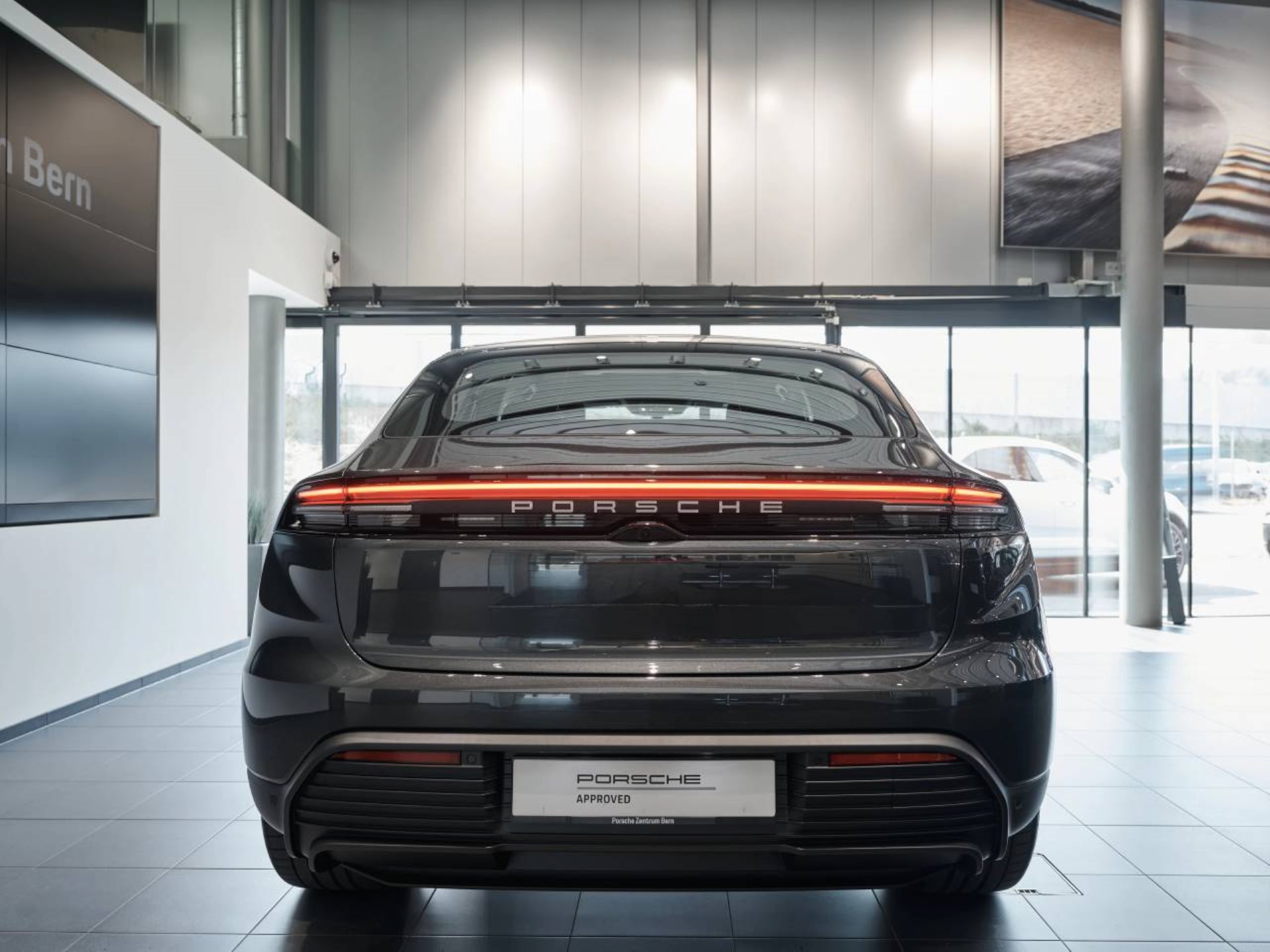 PORSCHE Macan 4-image-5