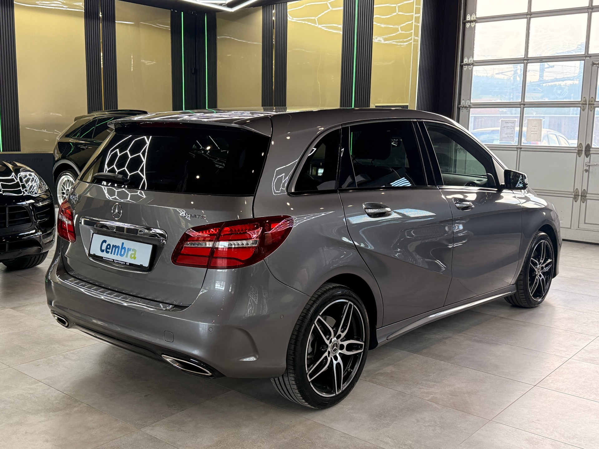 MERCEDES-BENZ B 250 AMG Line 4m-image-4