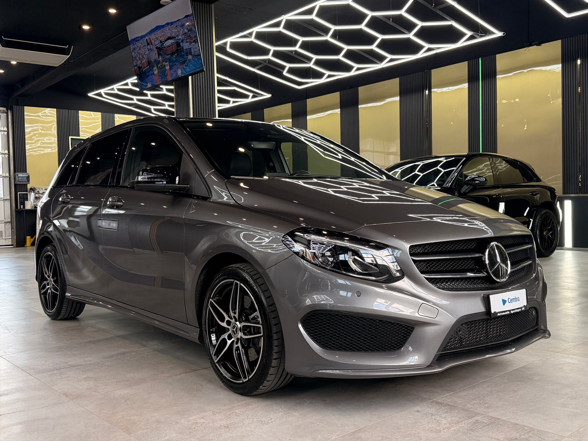 MERCEDES-BENZ B 250 AMG Line 4m-showroom-element-2