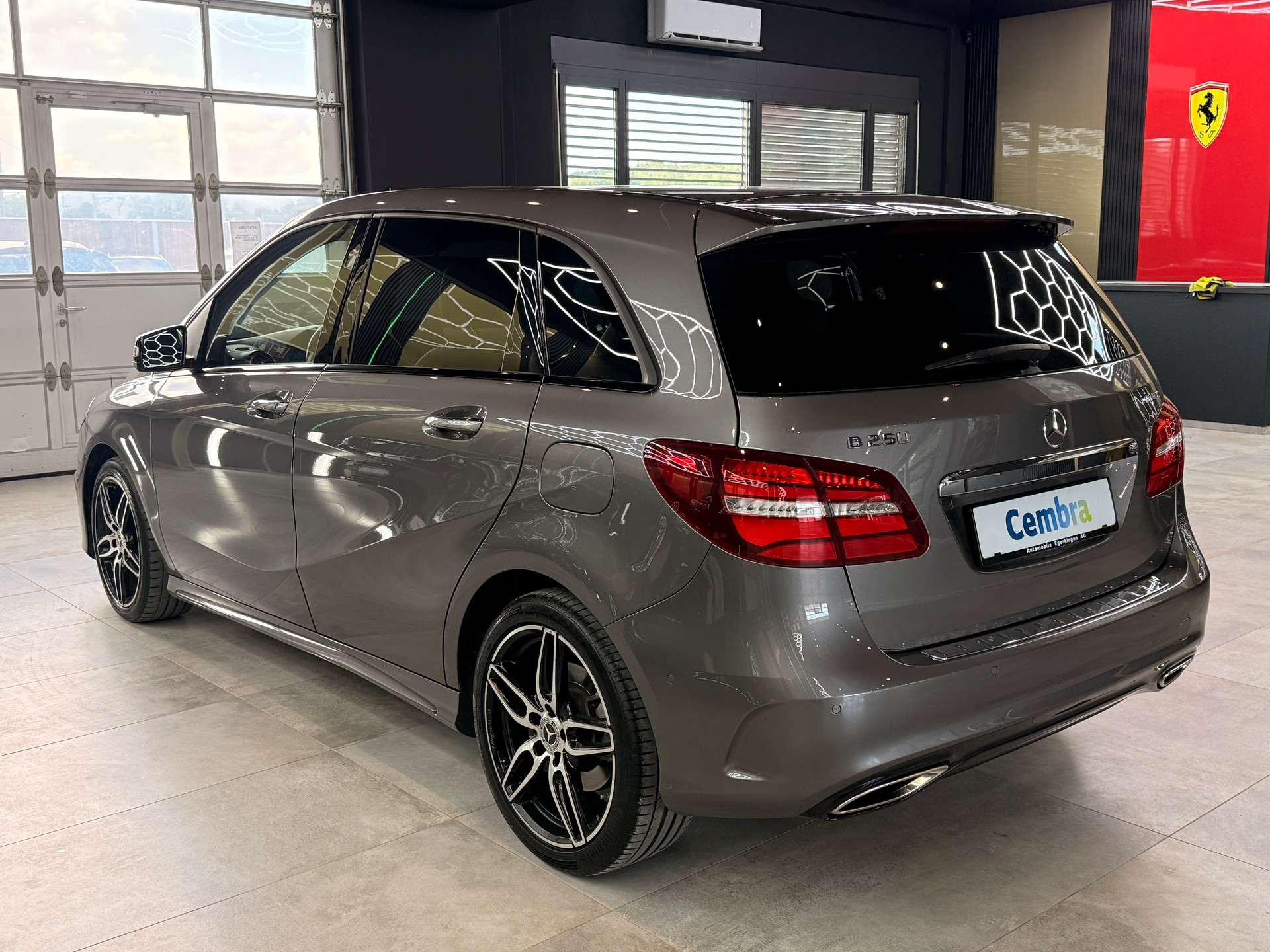 MERCEDES-BENZ B 250 AMG Line 4m-image-6