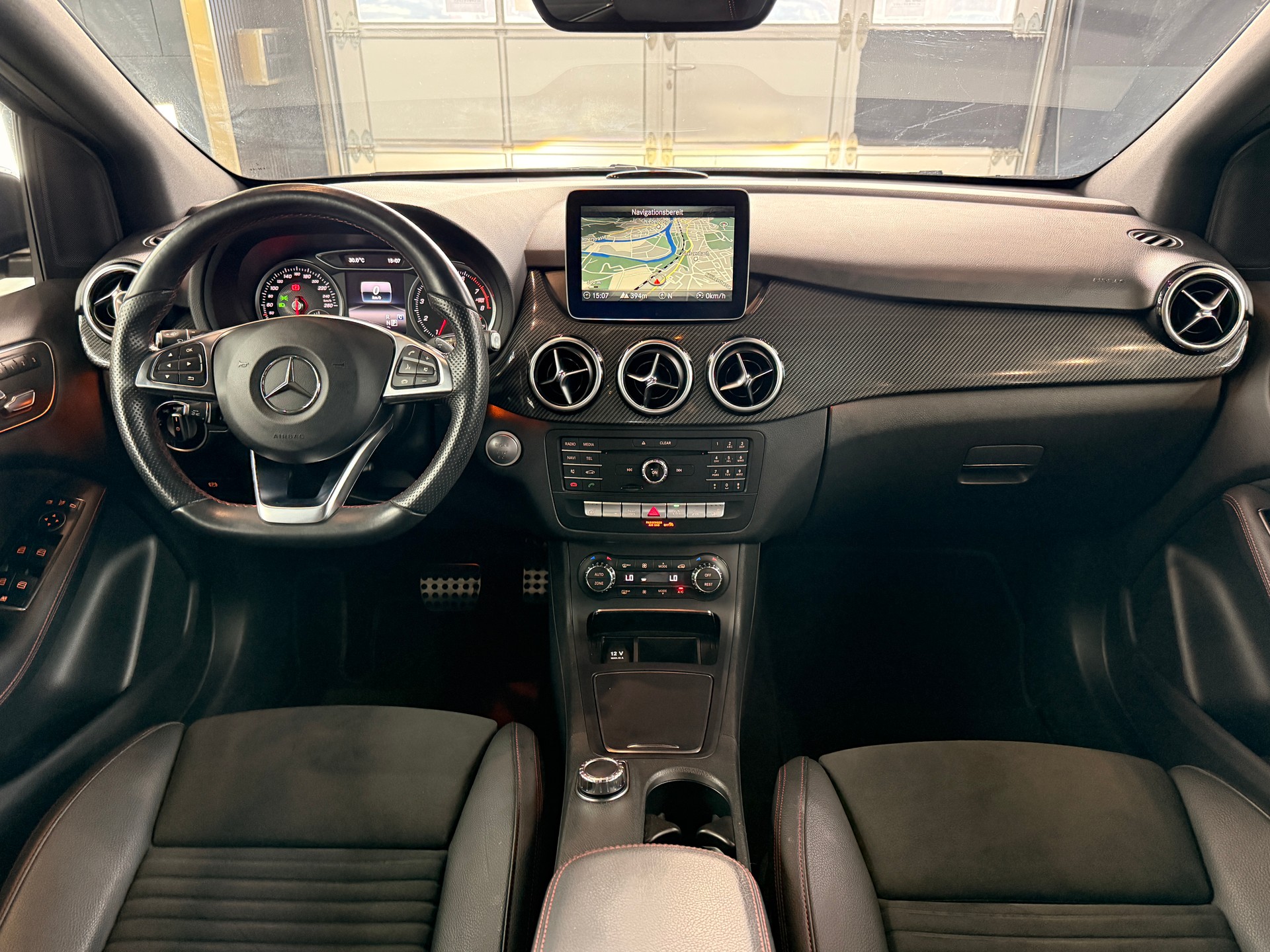 MERCEDES-BENZ B 250 AMG Line 4m-image-13