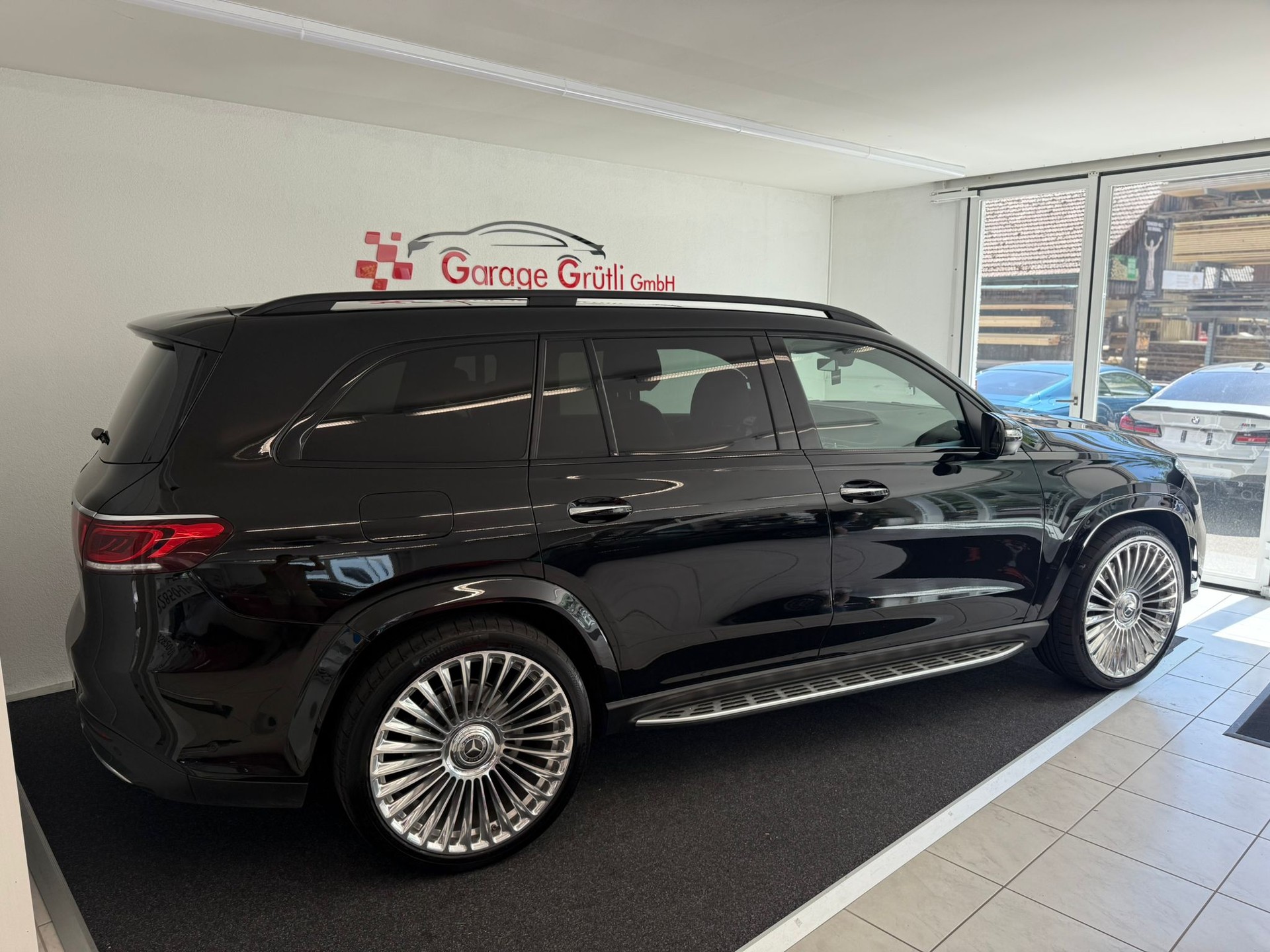 MERCEDES-BENZ GLS 400 d 4Matic AMG Line 9G-Tronic-showroom-element-2