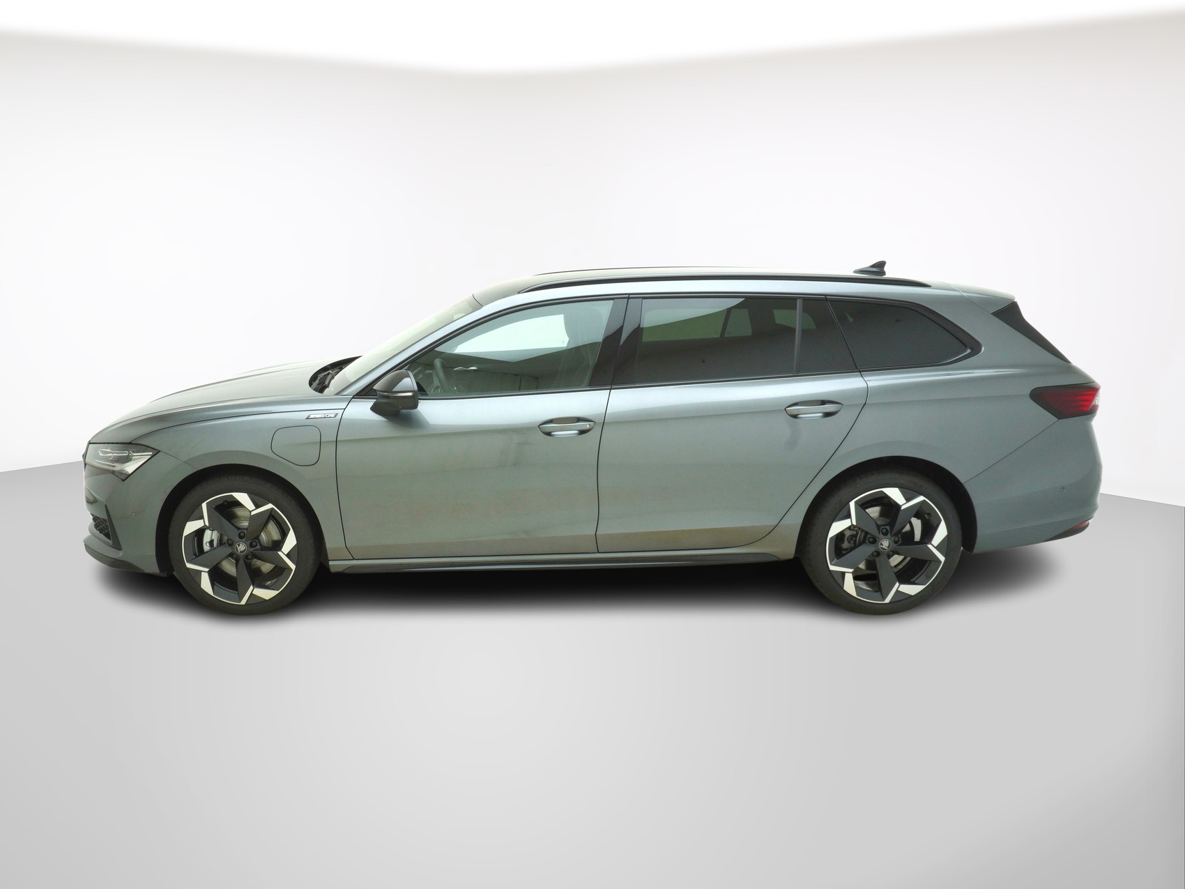 SKODA Superb 1.5 TSI Plug-in-Hybrid Sportline DSG-image-1