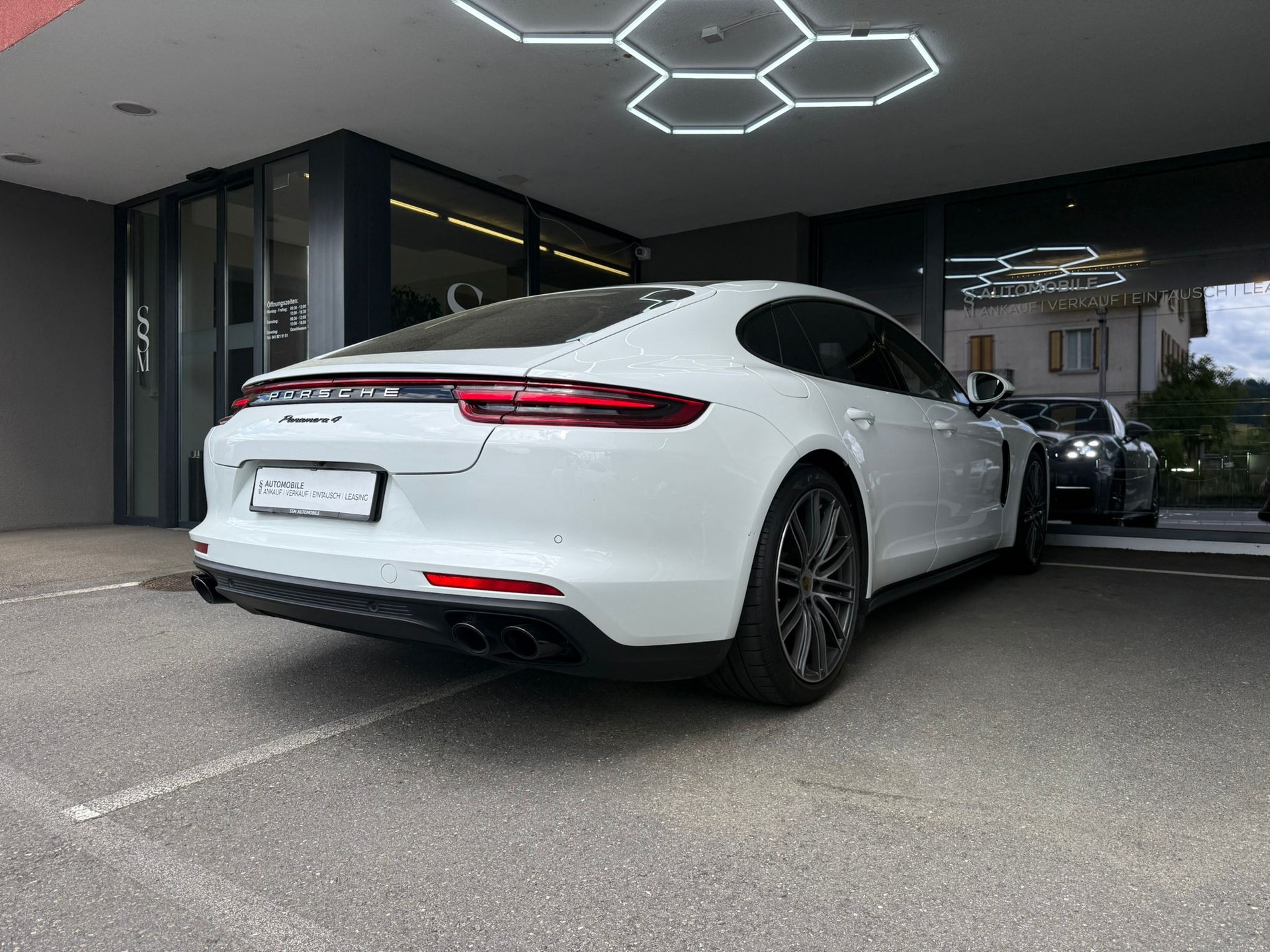 PORSCHE Panamera 4 PDK *CH-Fahrzeug* *Bose* *360 Kamera*-showroom-element-3