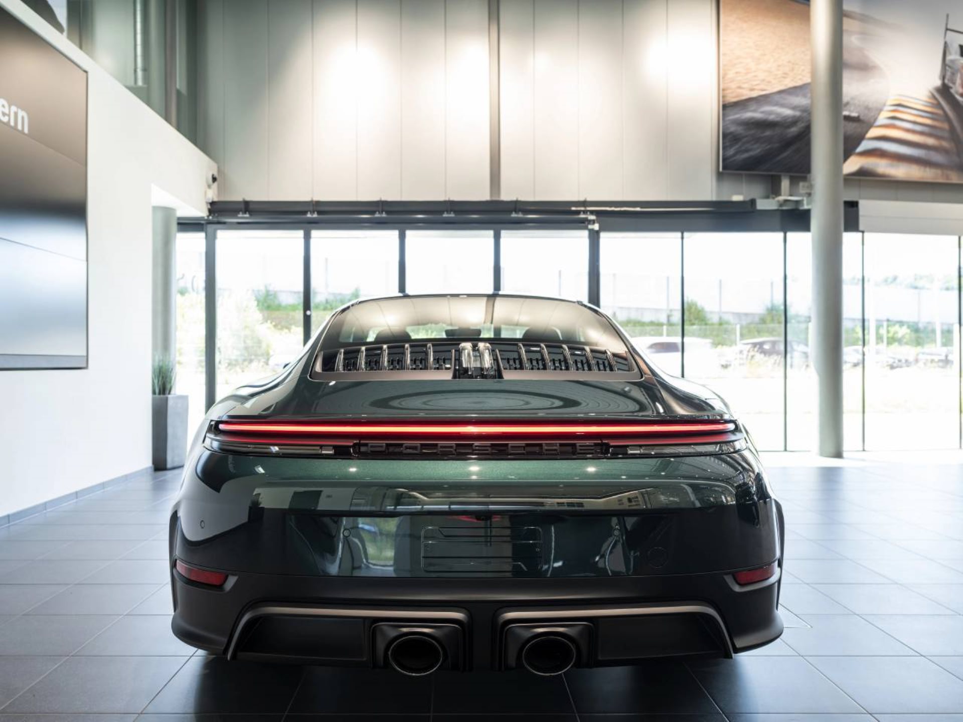 PORSCHE 911 Carrera 4 GTS-image-5