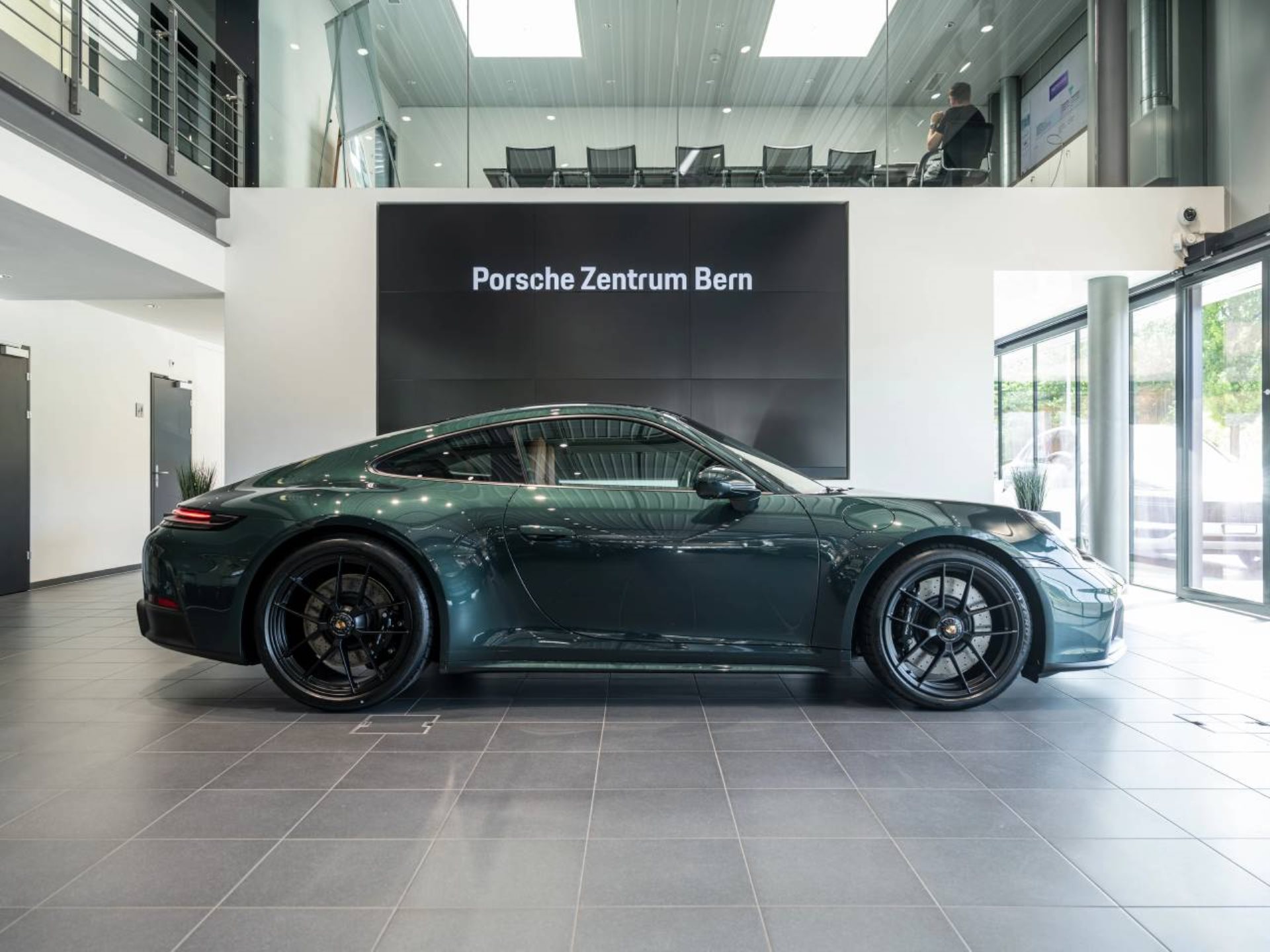 PORSCHE 911 Carrera 4 GTS-image-1