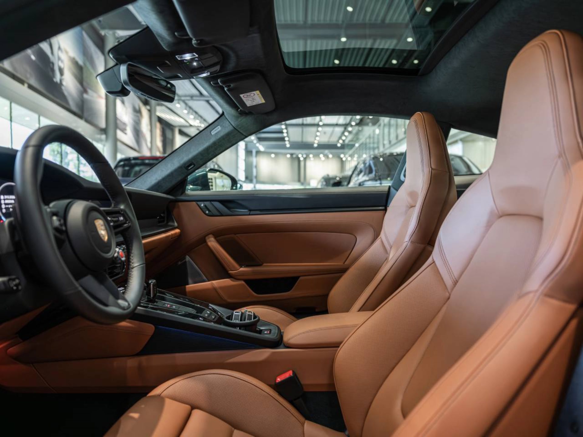 PORSCHE 911 Carrera 4 GTS-image-3