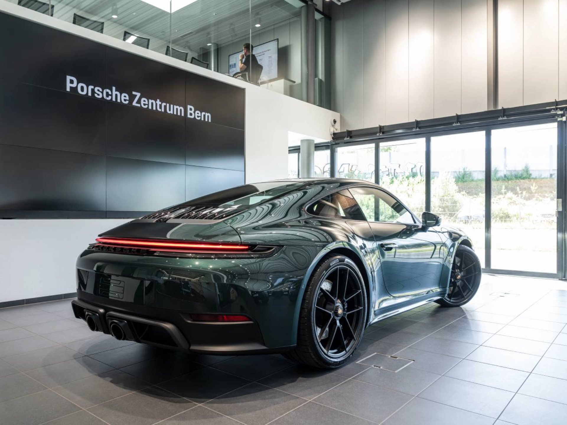 PORSCHE 911 Carrera 4 GTS-image-2