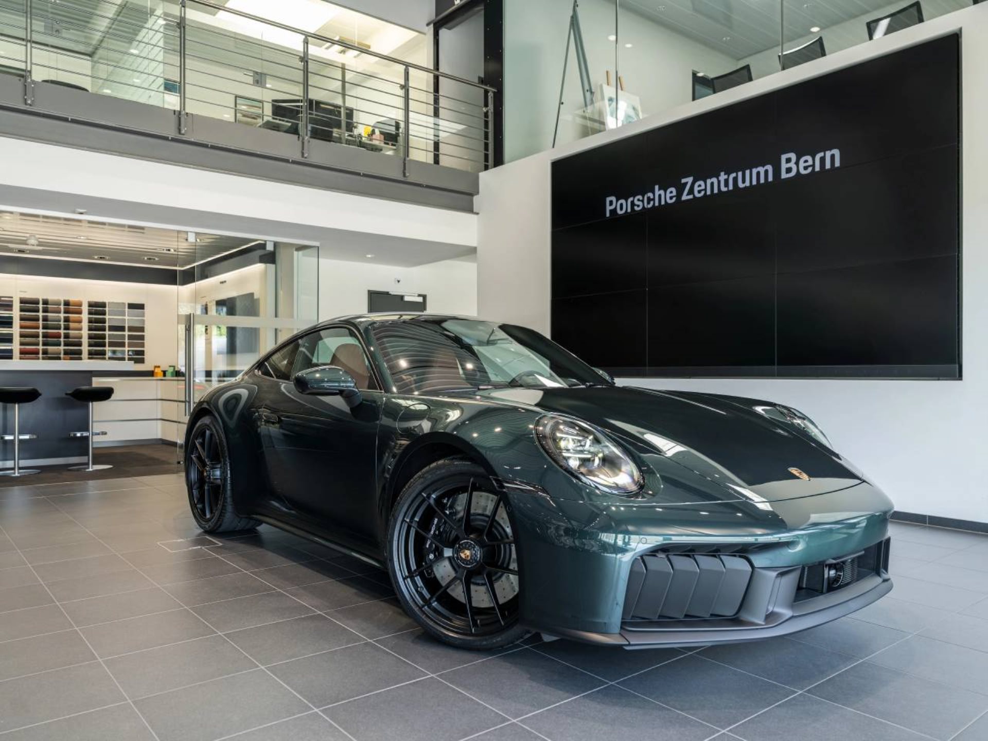 PORSCHE 911 Carrera 4 GTS-image-0
