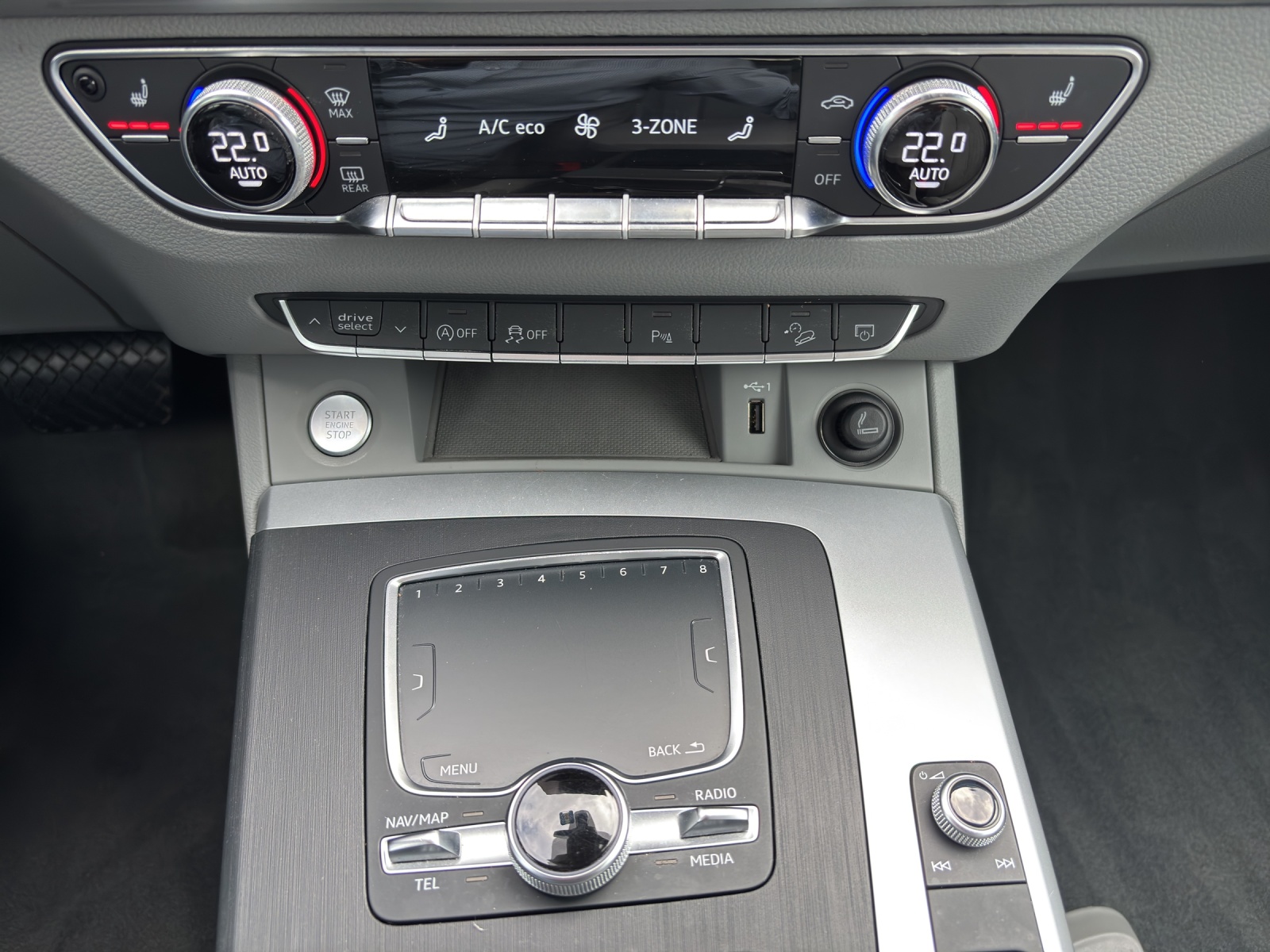 AUDI Q5 40 TDI quattro S-tronic mit AHK & Winterräder-image-19