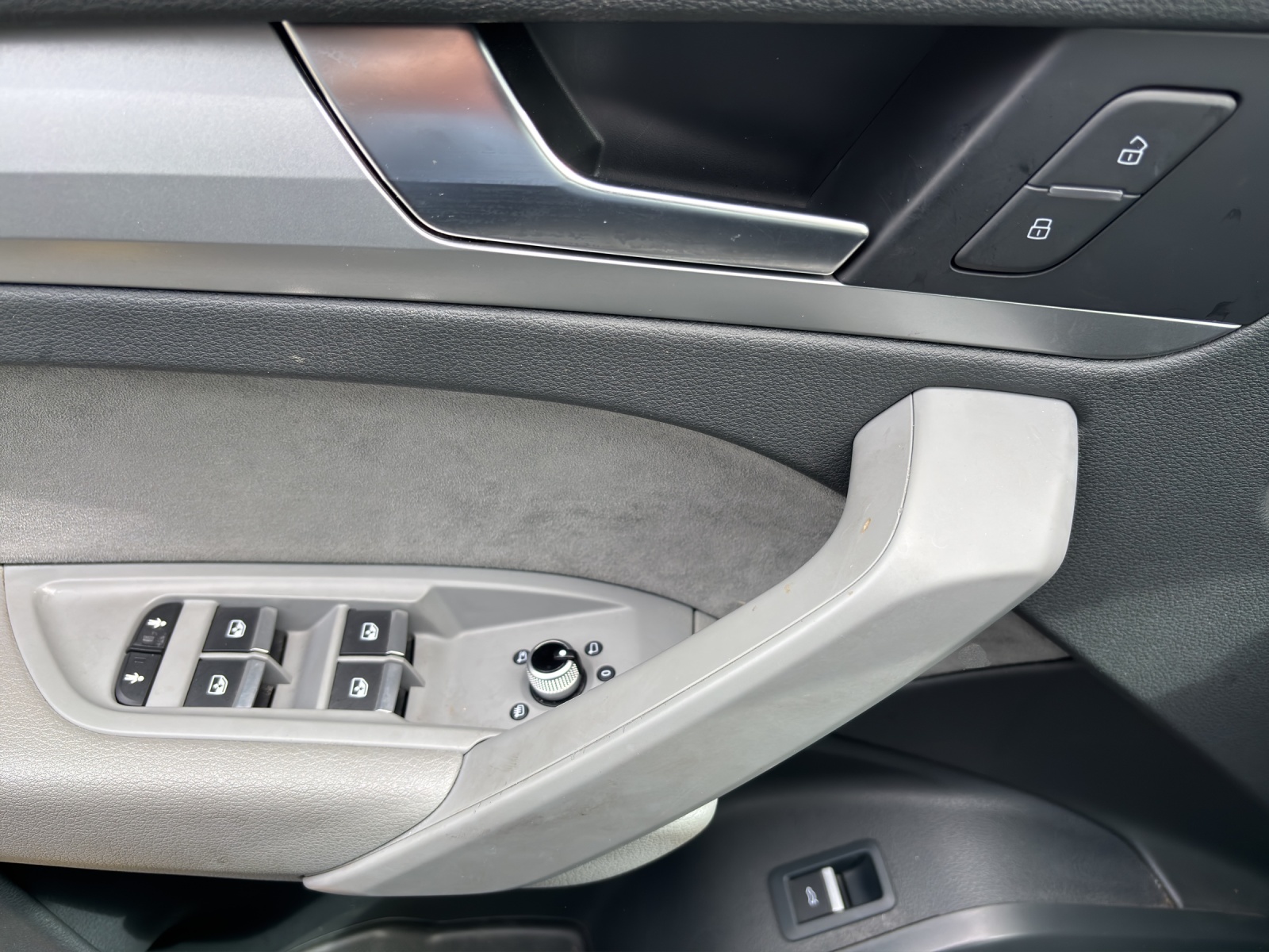 AUDI Q5 40 TDI quattro S-tronic mit AHK & Winterräder-image-30
